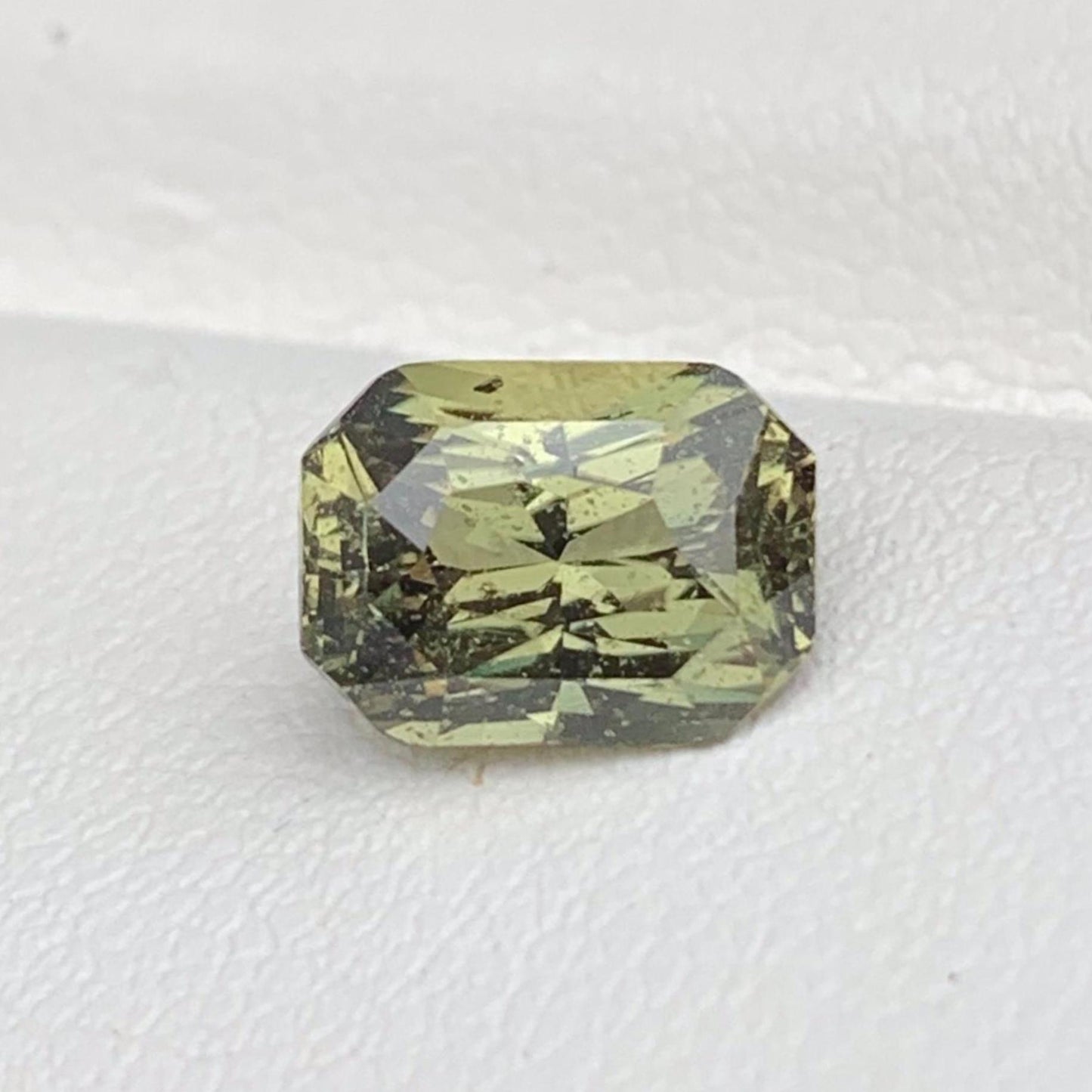 Lemon Green Sapphire 2.08ct (UH) - Baza Boutique