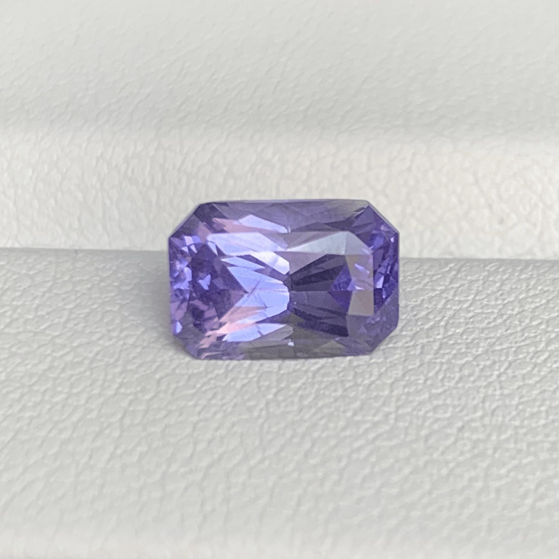 Violet Sapphire 2.20ct (UH) - Baza Boutique