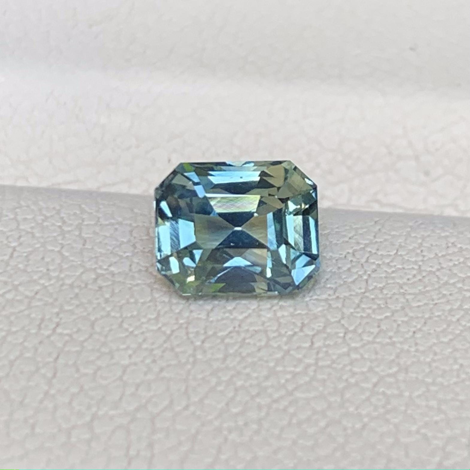 Bi Color Natural Teal Sapphire 1.52ct - (UH) - Baza Boutique