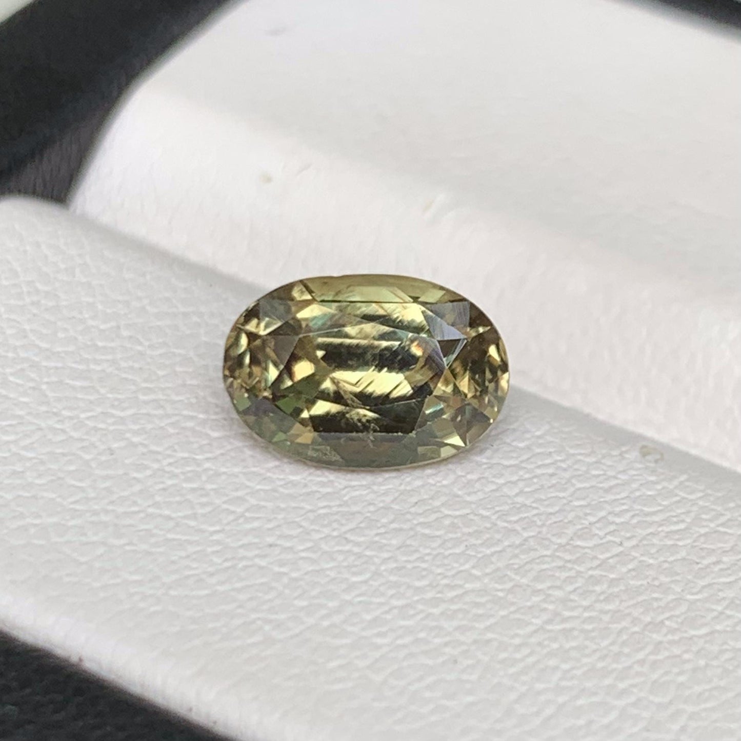 Natural Olive Green Sapphire 2.17ct - (UH) - Baza Boutique