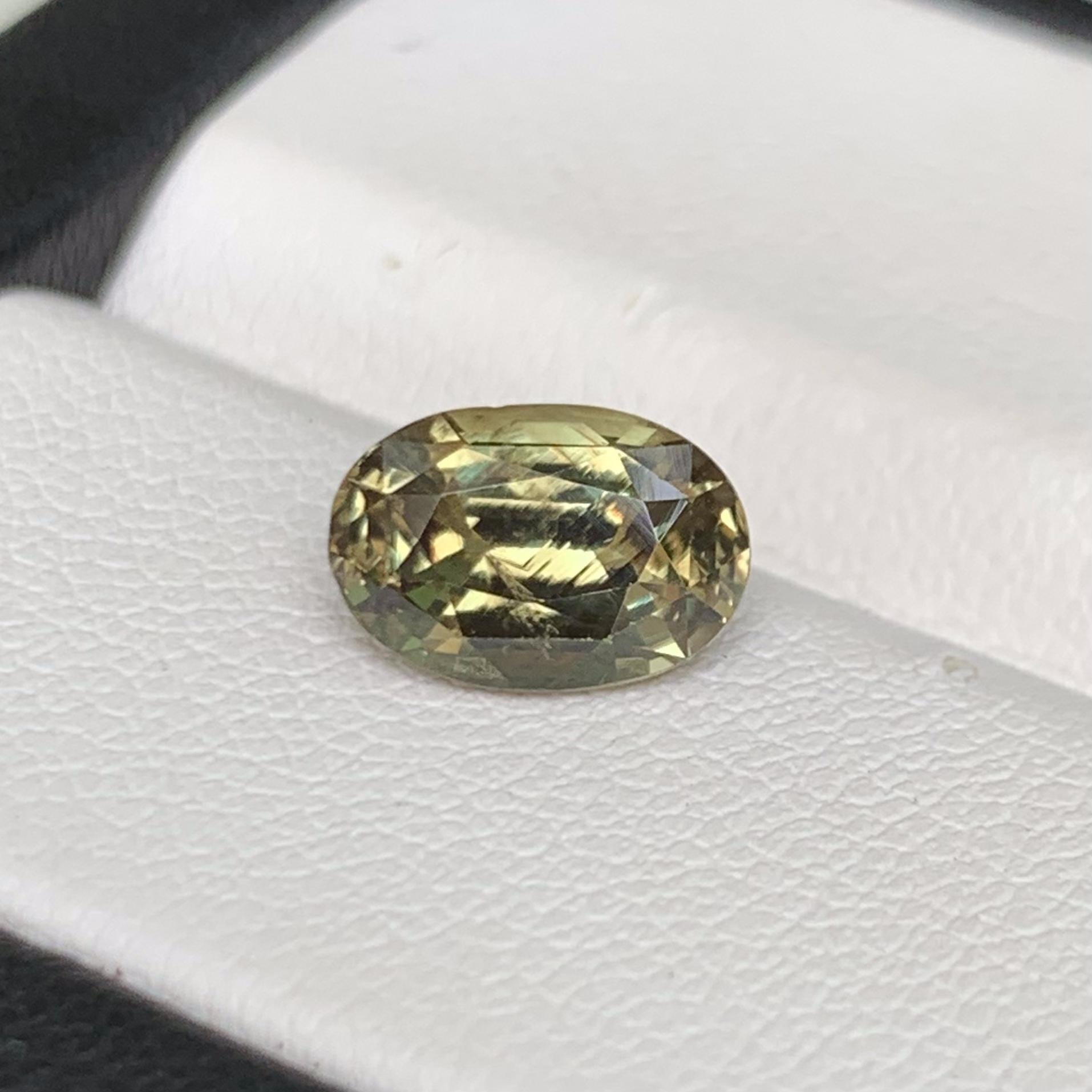 Natural Olive Green Sapphire 2.17ct - (UH) - Baza Boutique