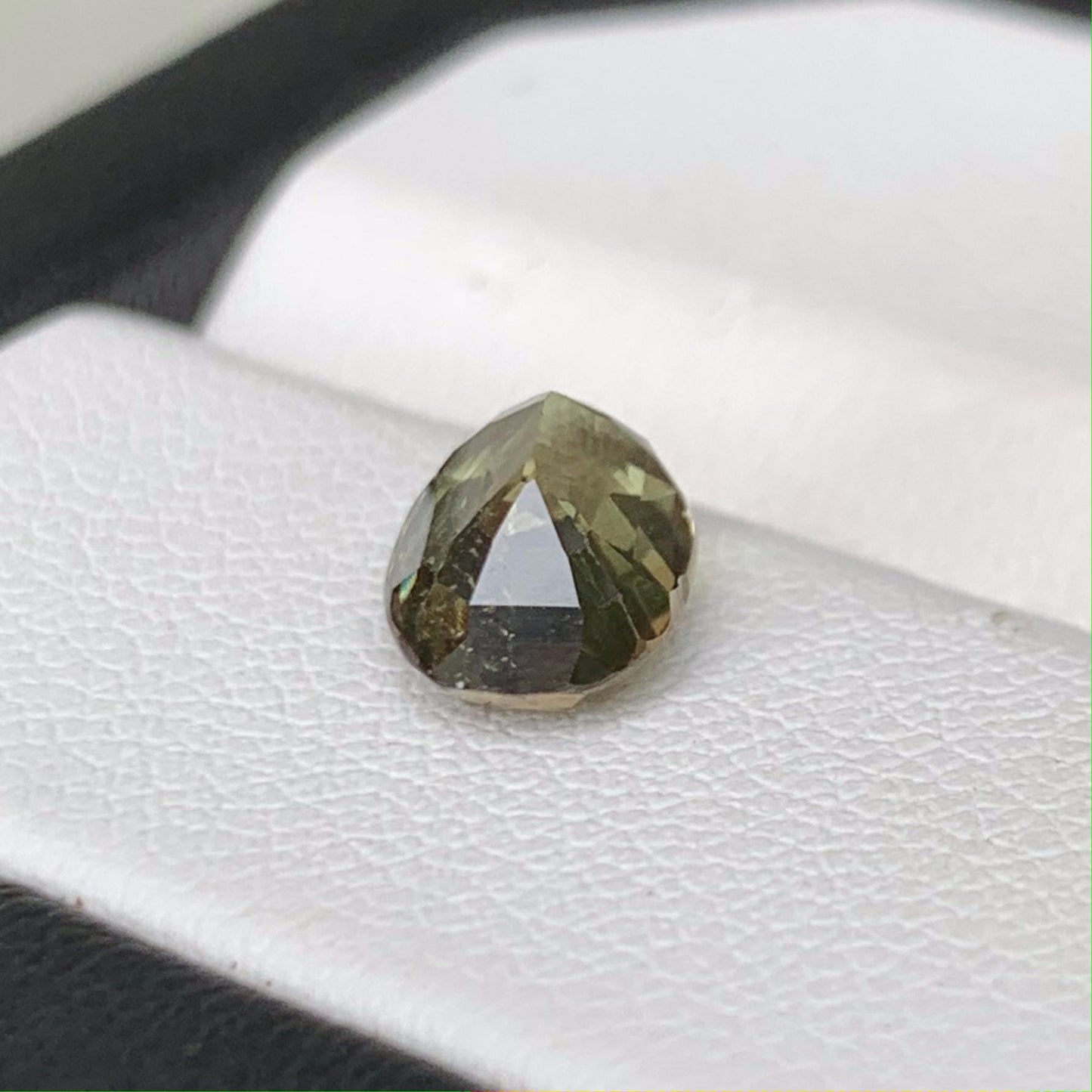 Natural Olive Green Sapphire 2.17ct - (UH) - Baza Boutique
