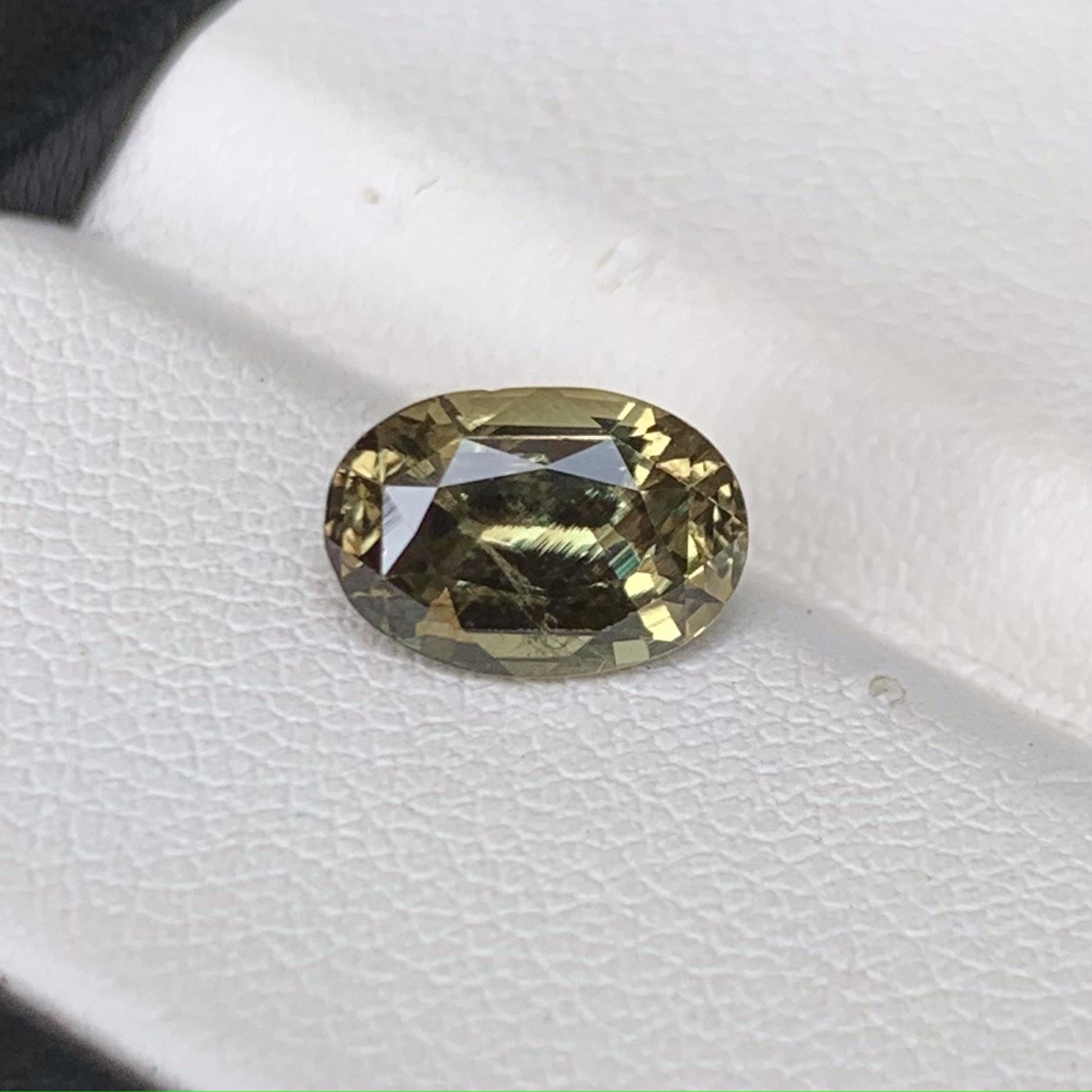 Natural Olive Green Sapphire 2.17ct - (UH) - Baza Boutique