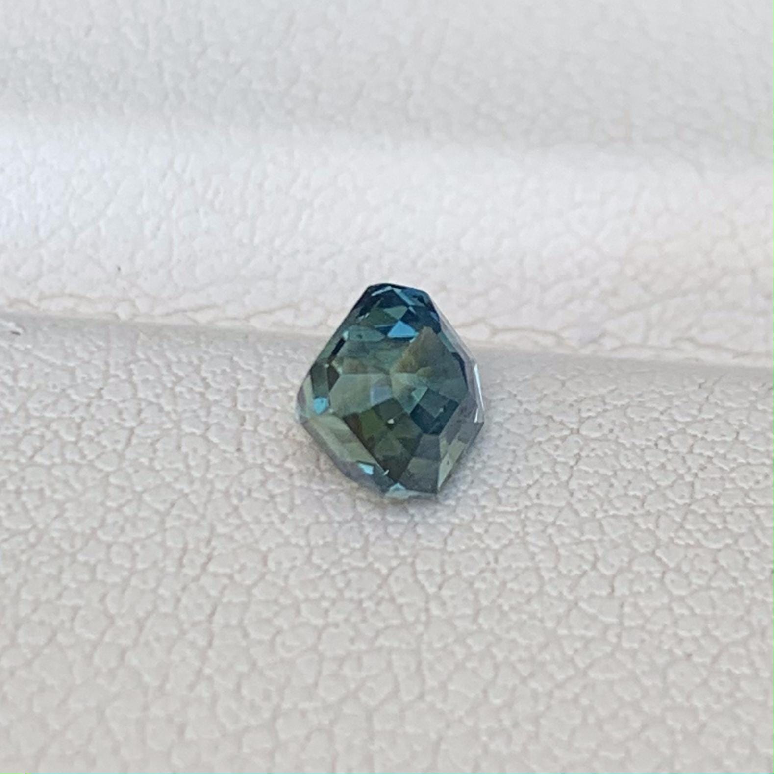 Natural Teal Sapphire 0.99ct - (UH) - Baza Boutique