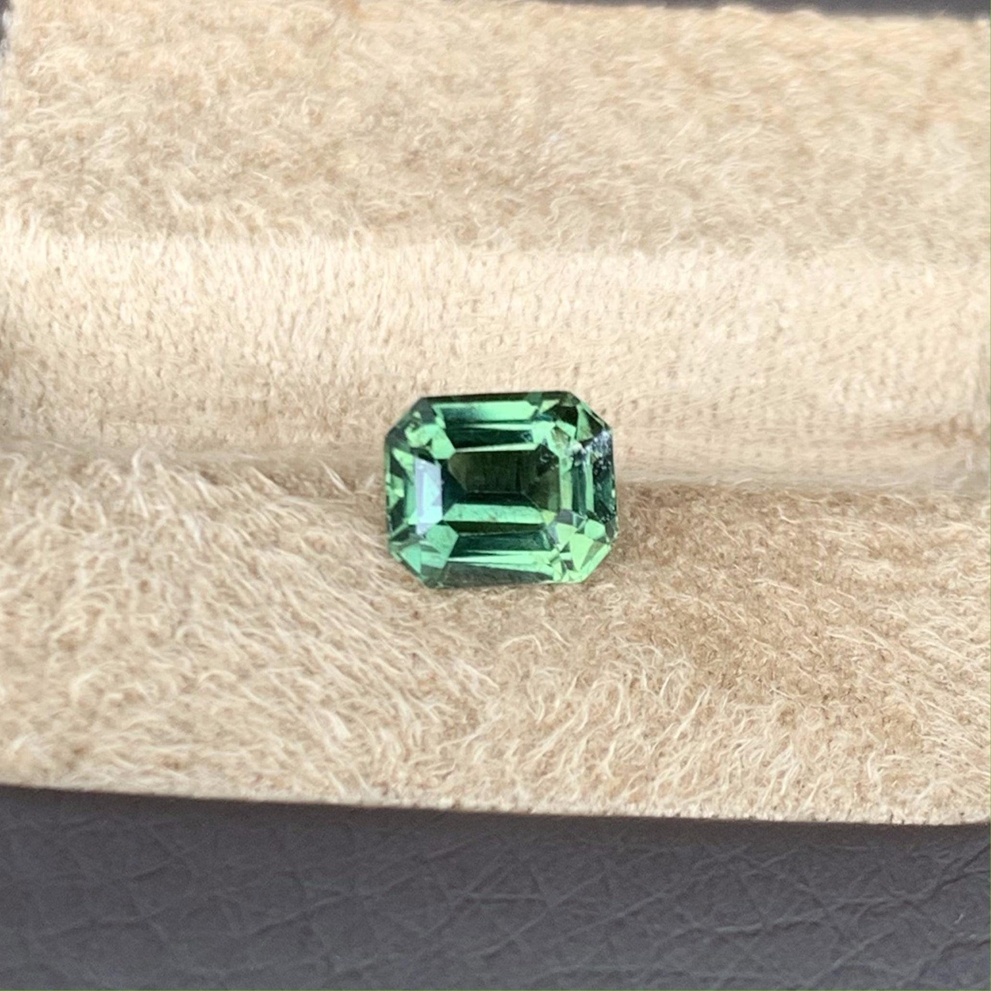 Natural Teal Sapphire 1.60ct - (UH) - Baza Boutique