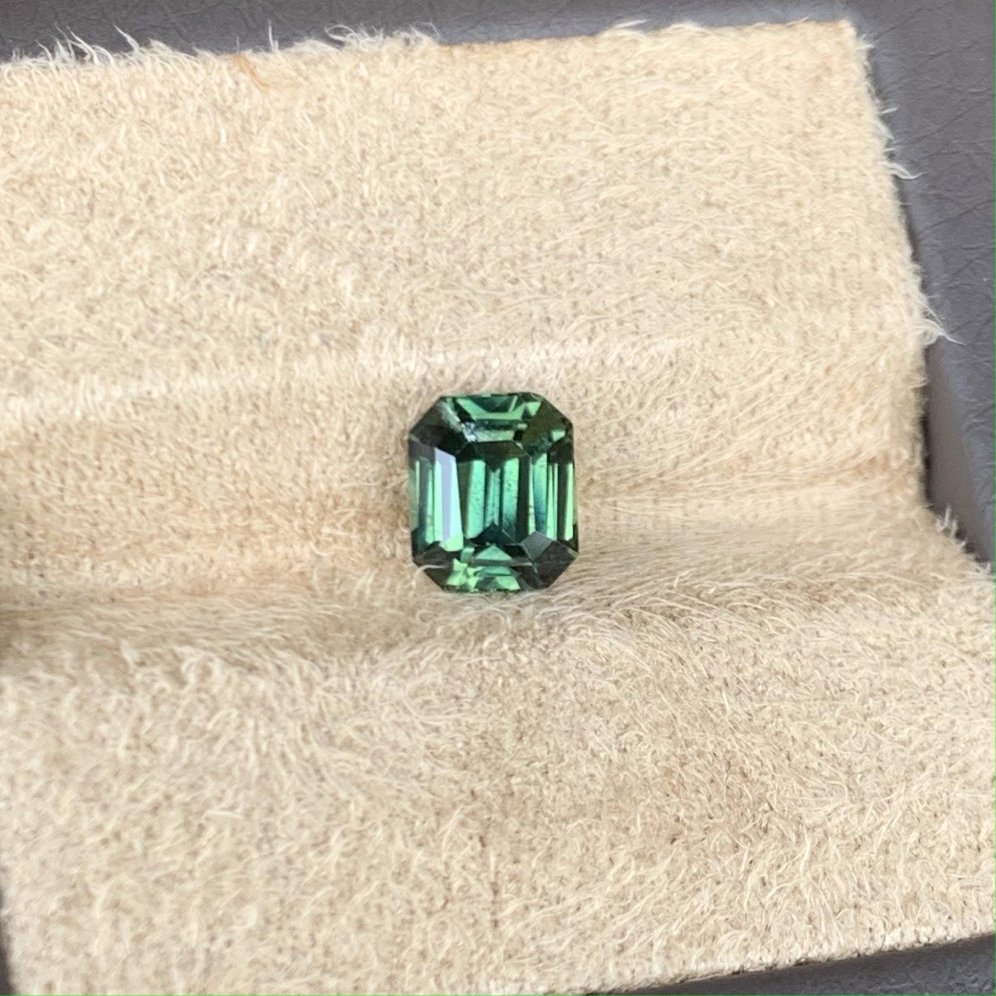Natural Teal Sapphire 1.60ct - (UH) - Baza Boutique