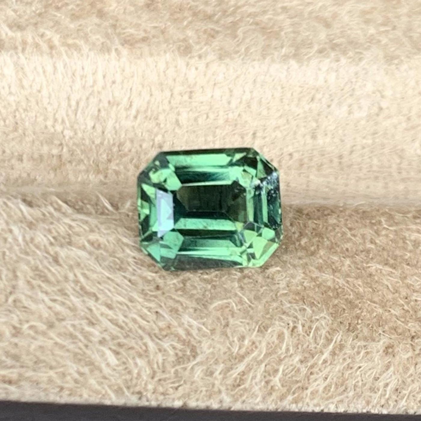 Natural Teal Sapphire 1.60ct - (UH) - Baza Boutique
