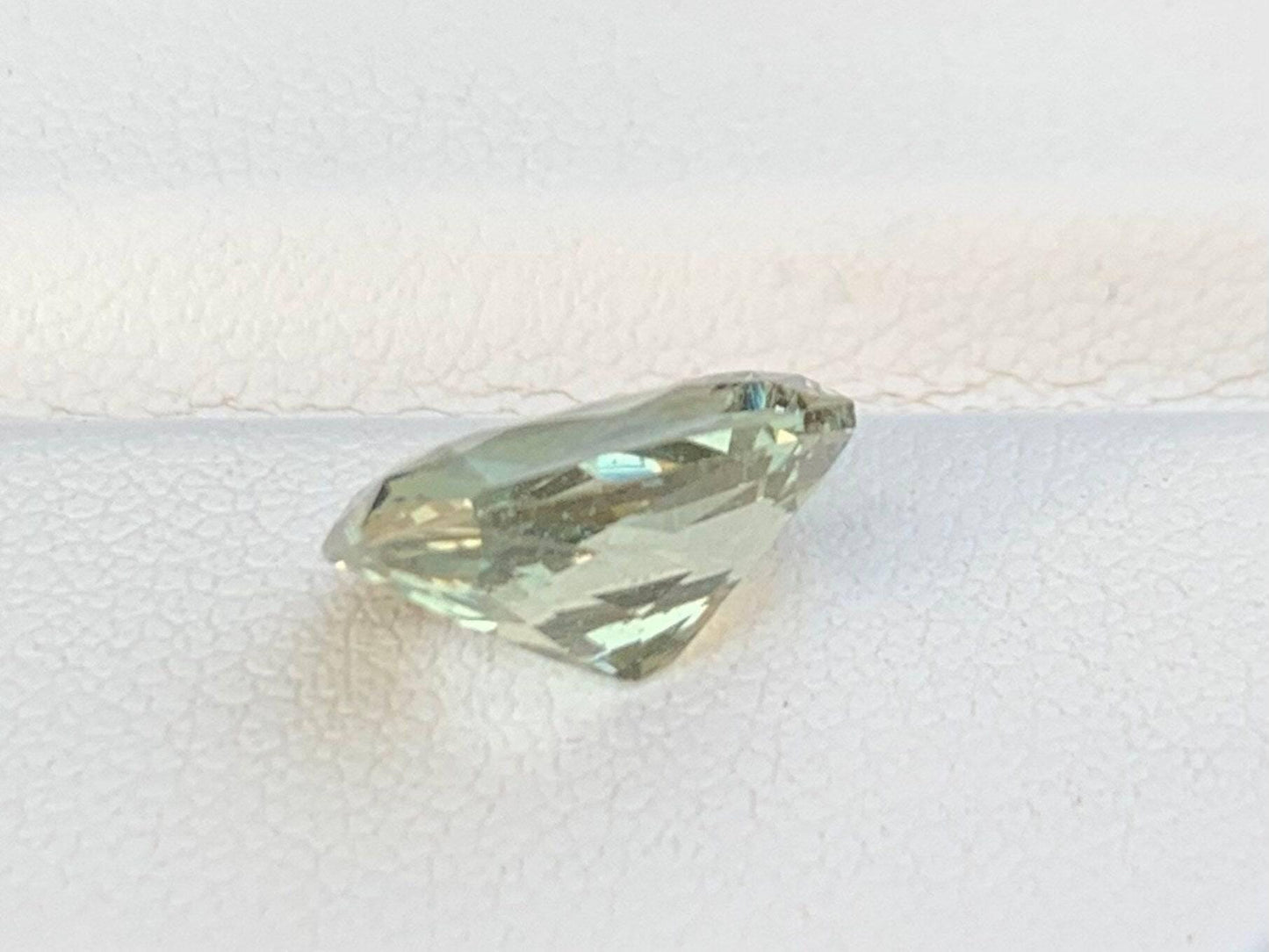 Mint Green Sapphire 4.46ct - (UH)