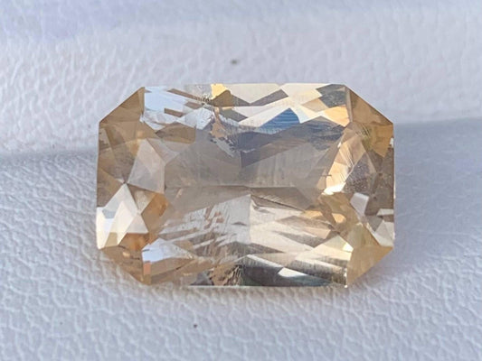 Golden Peach Sapphire 5.96ct - (UH) - Baza Boutique