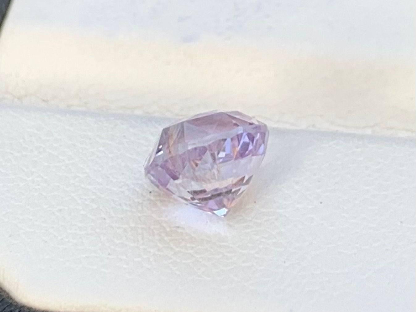Natural Lavender Sapphire 3.15ct - (UH) - Baza Boutique