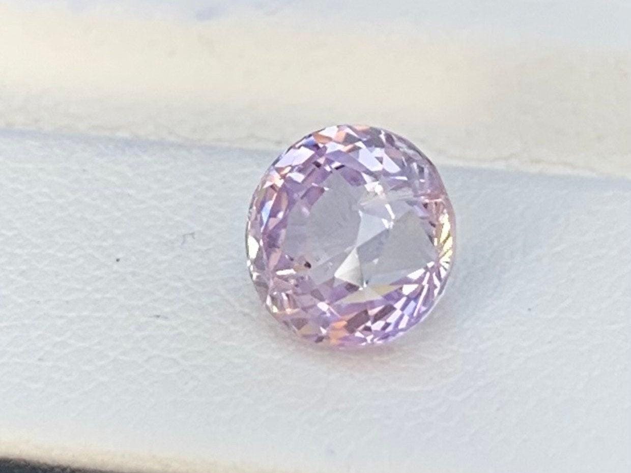 Natural Lavender Sapphire 3.15ct - (UH) - Baza Boutique
