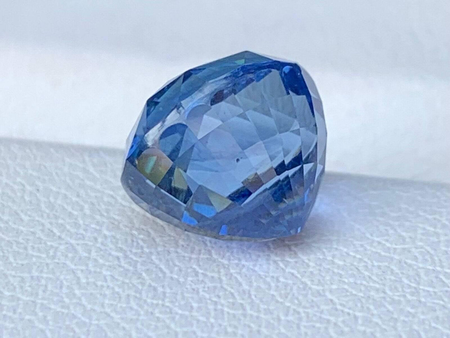 Natural Ceylon Cornflower Blue Sapphire 5.66ct - (UH)