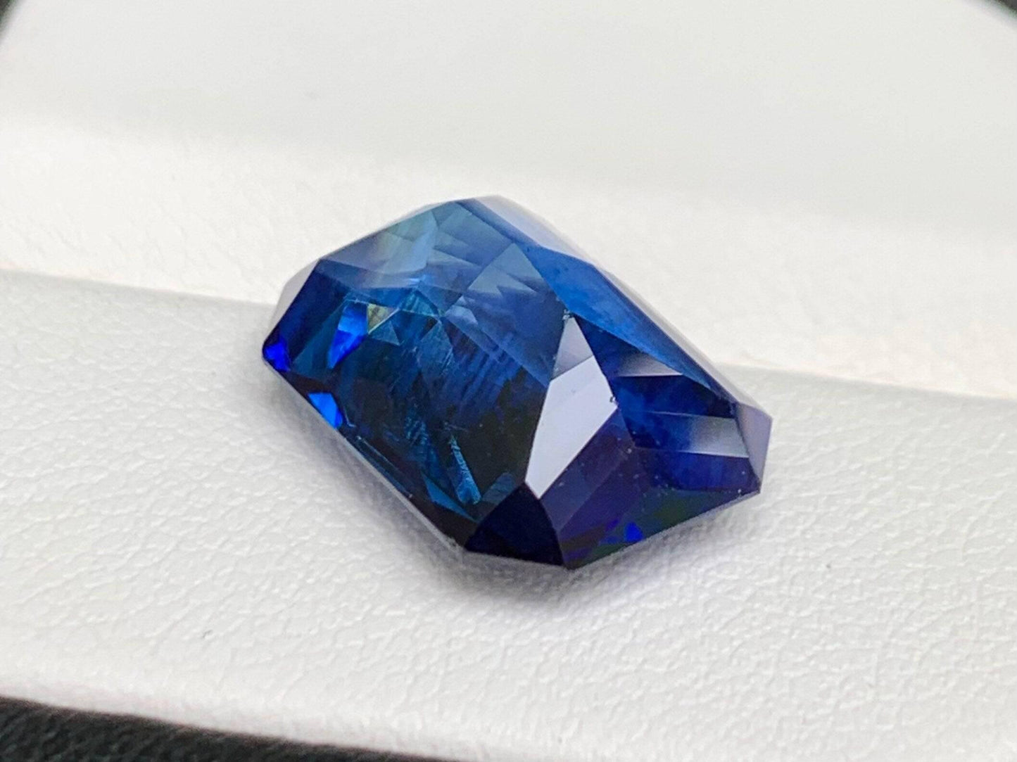 GRS Certified Natural Royal Blue Sapphire 10.90 - (H) - Baza Boutique