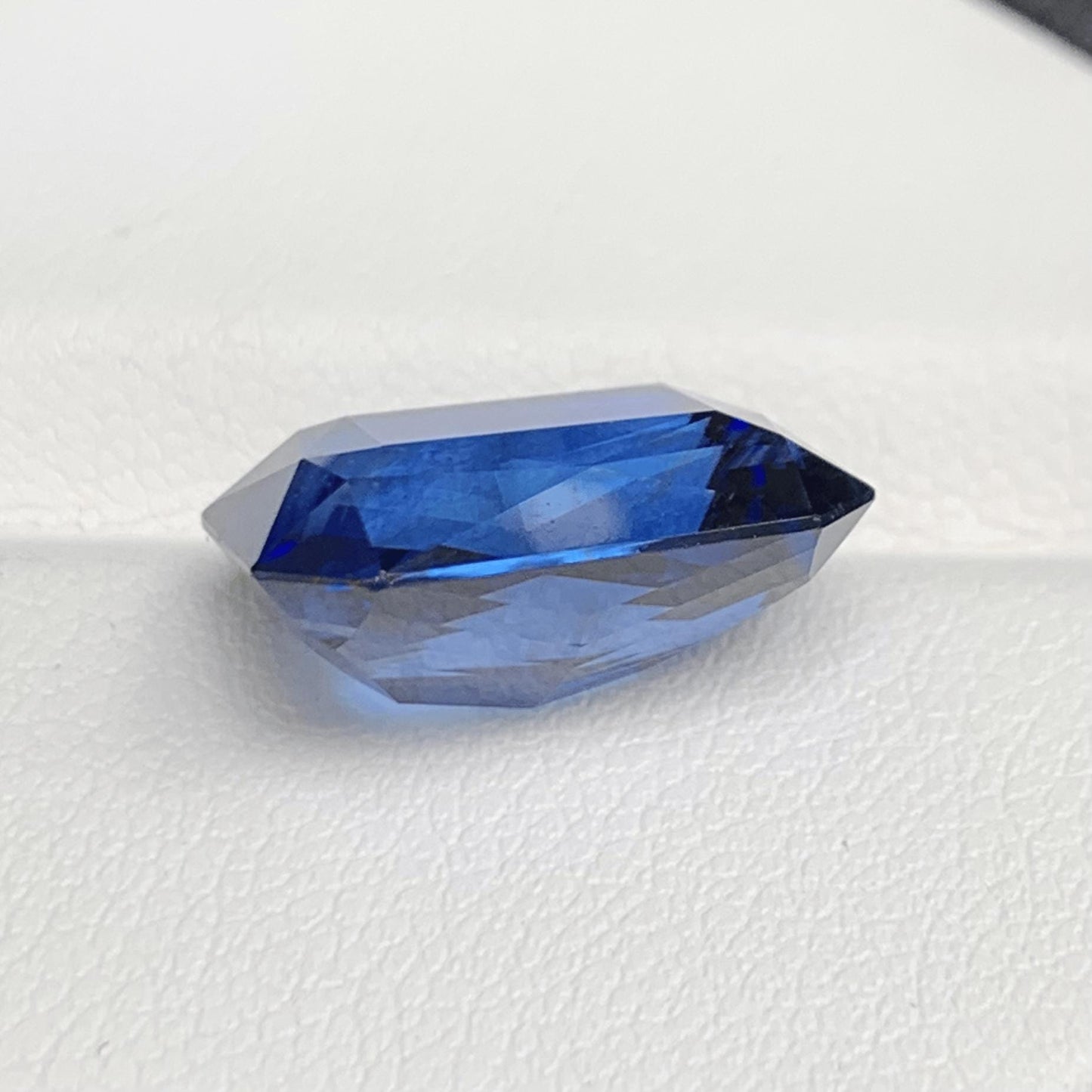 GRS Certified Natural Royal Blue Sapphire 10.90 - (H) - Baza Boutique
