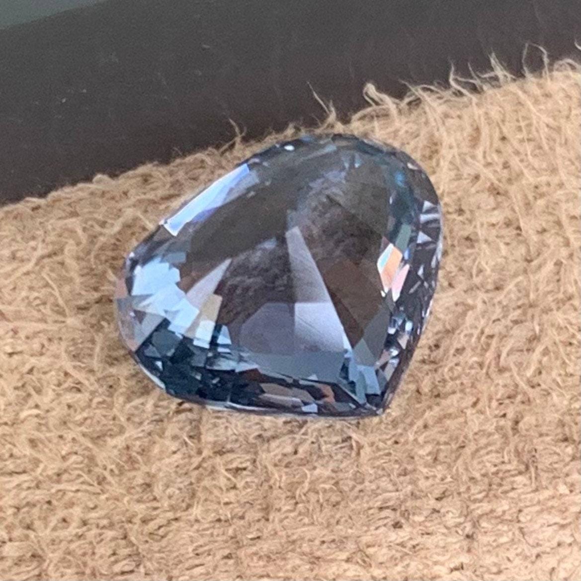 Natural Sparkling Spinel 3.45ct - (UH) - Baza Boutique