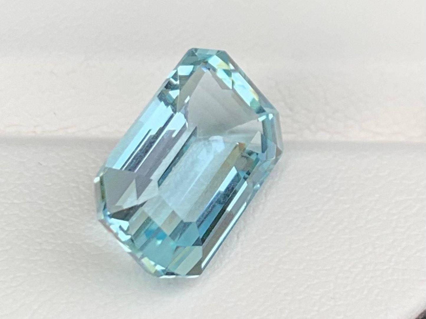 Natural Aquamarine 8.36ct - (UH) - Baza Boutique