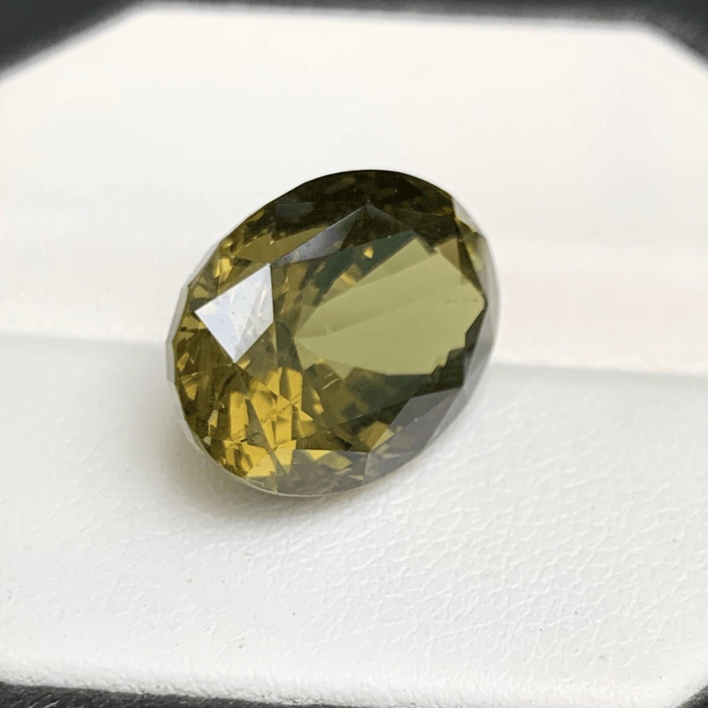 Natural Alexandrite (Certified) 15.10ct - (UH) - Baza Boutique