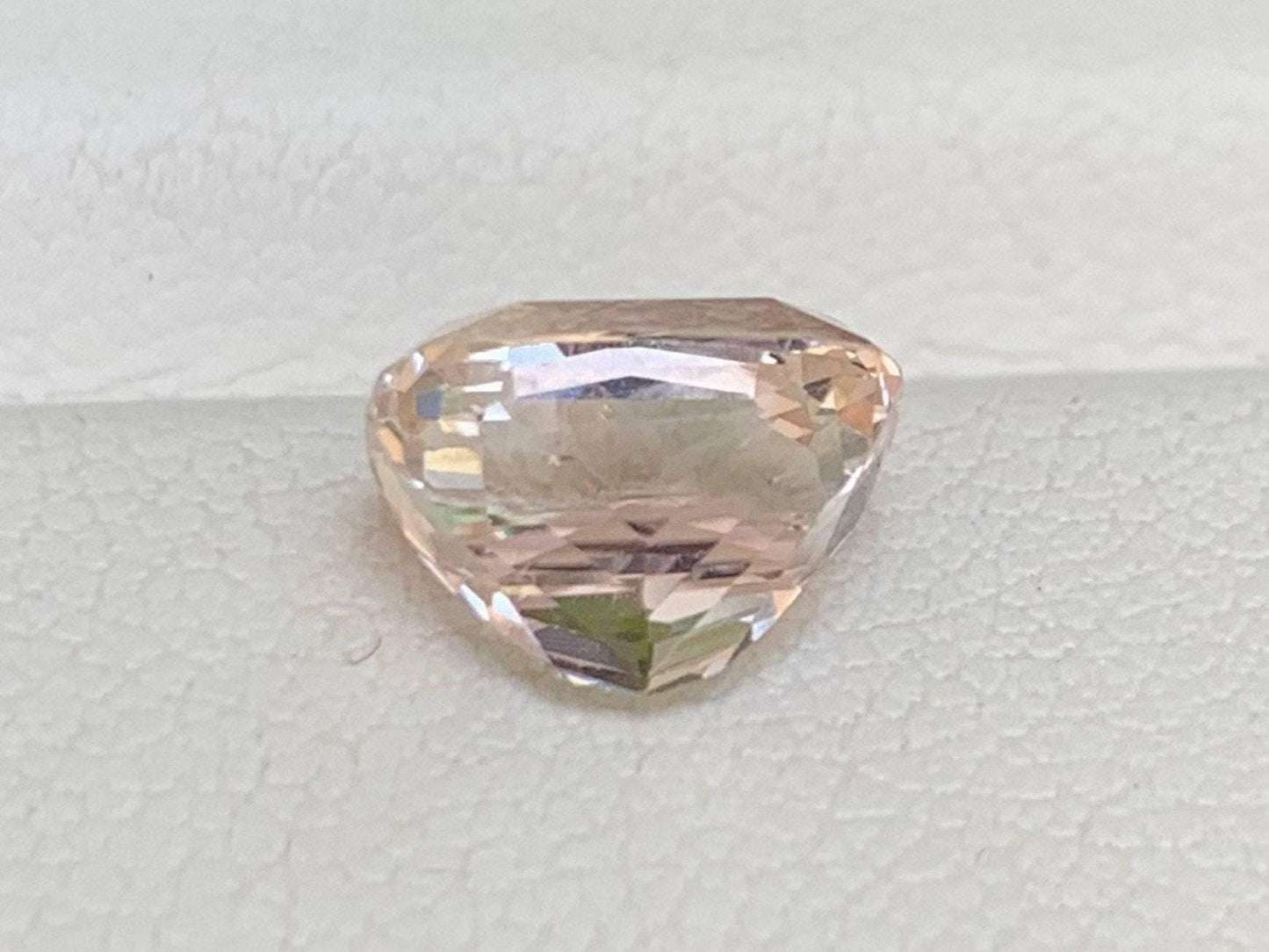 Champagne Peach Sapphire 2.84ct - (UH)