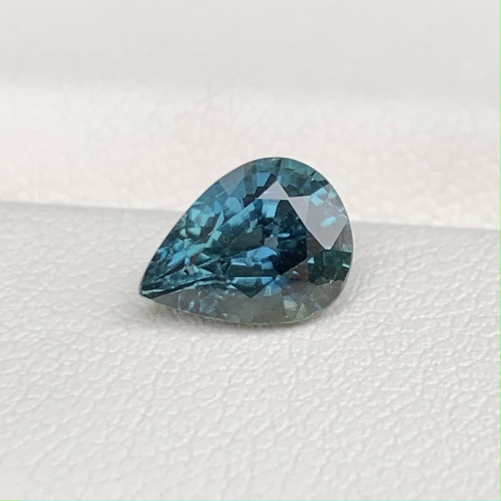 Teal Sapphire 1.72ct (H) - Baza Boutique