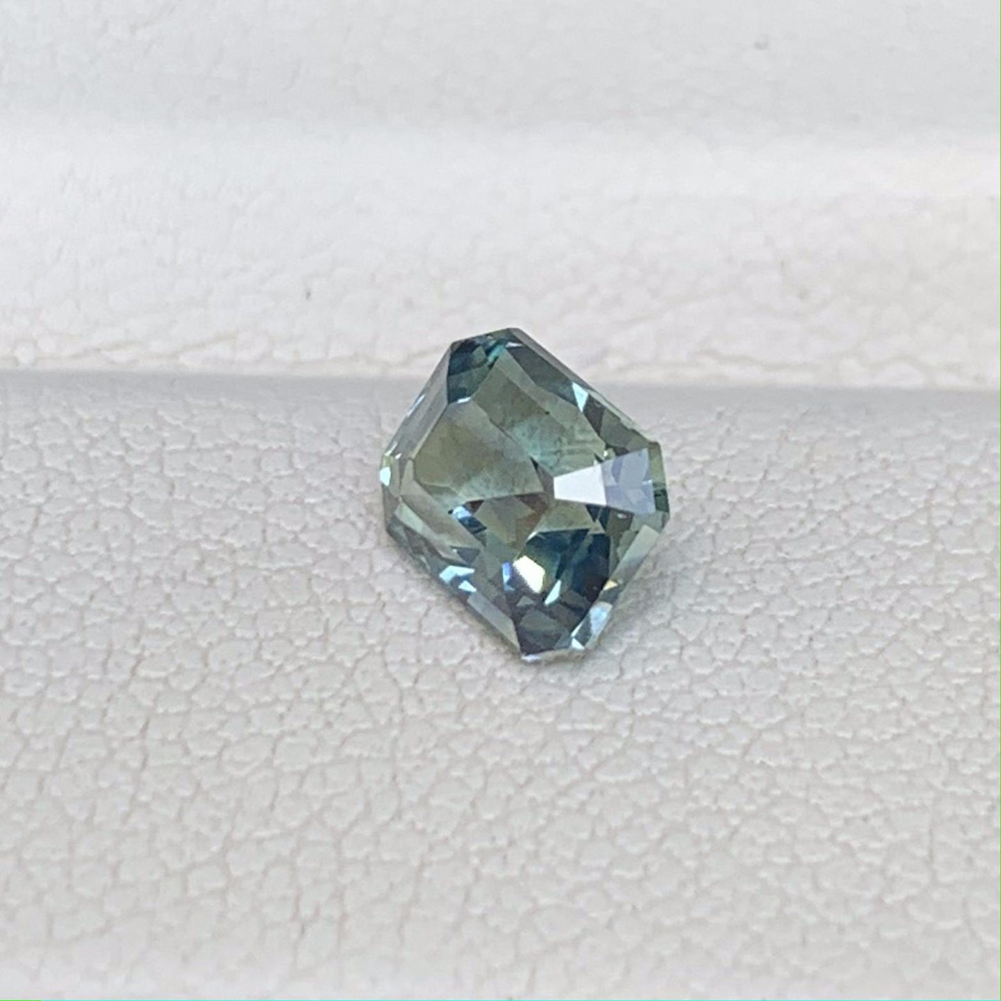 Bi Color Natural Teal Sapphire 1.52ct - (UH) - Baza Boutique