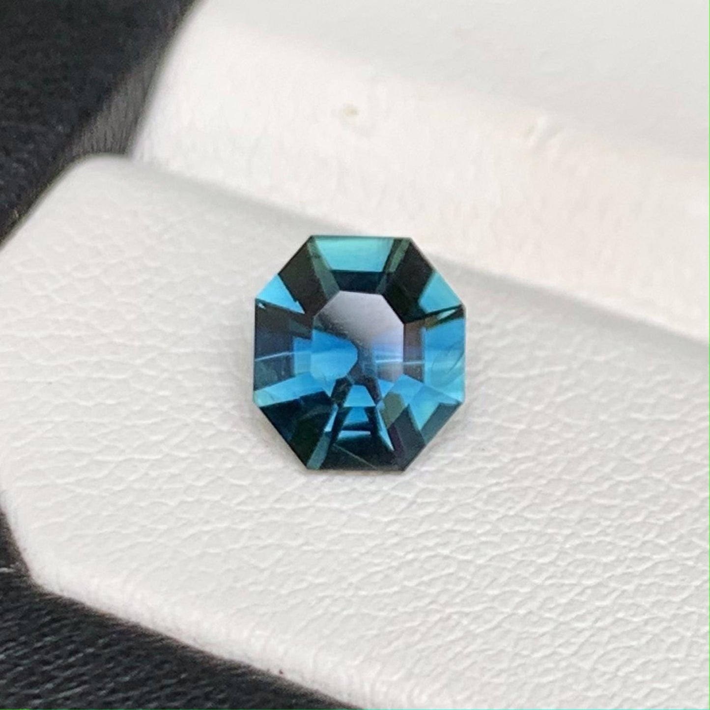 Natural Teal Sapphire 1.45ct - (UH) - Baza Boutique