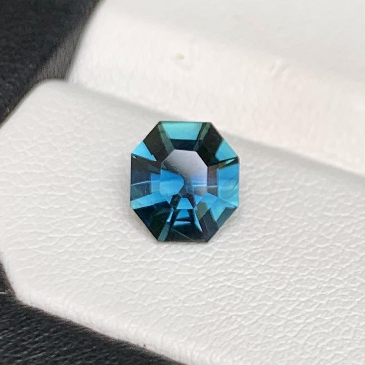 Natural Teal Sapphire 1.45ct - (UH) - Baza Boutique
