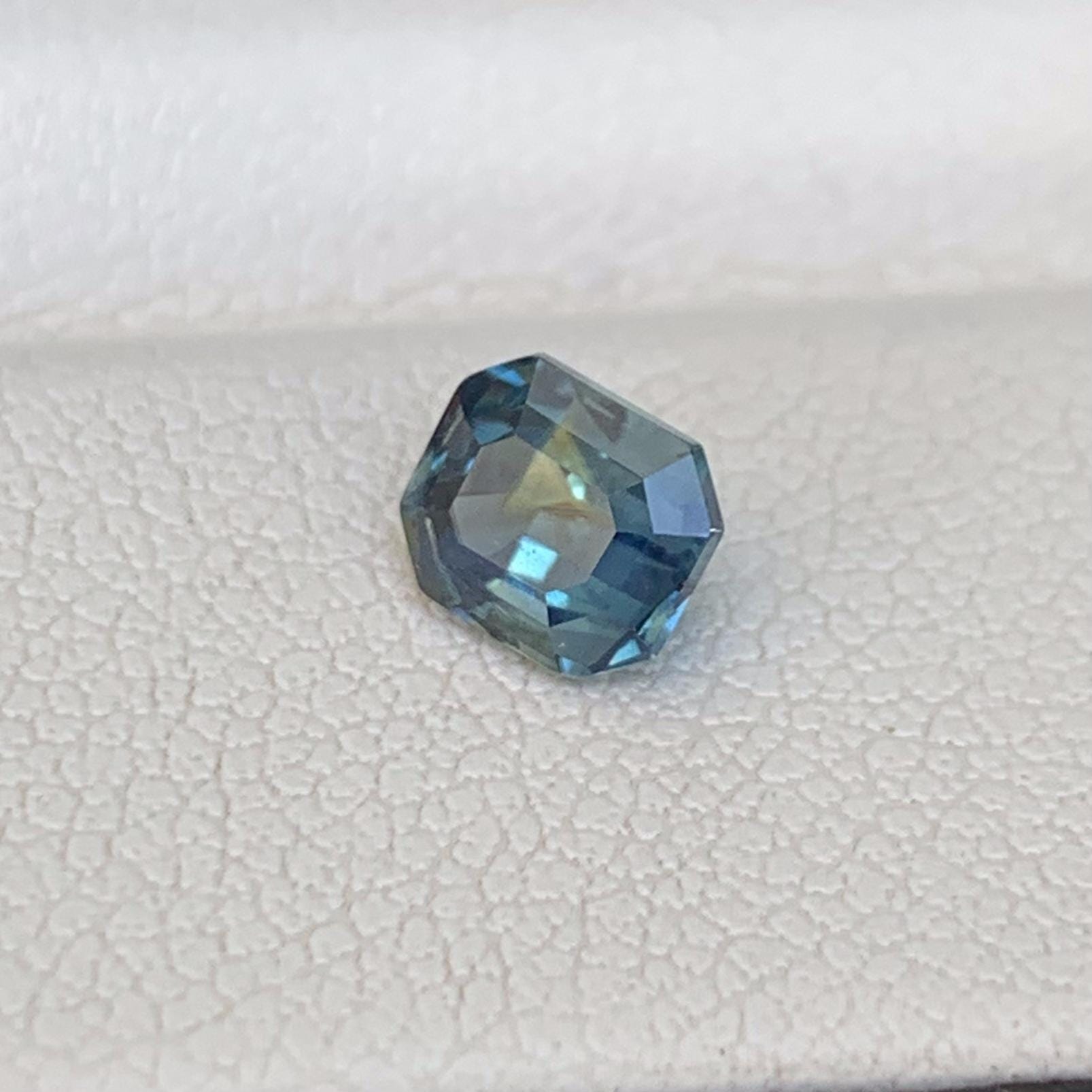 Natural Teal Sapphire 0.99ct - (UH) - Baza Boutique