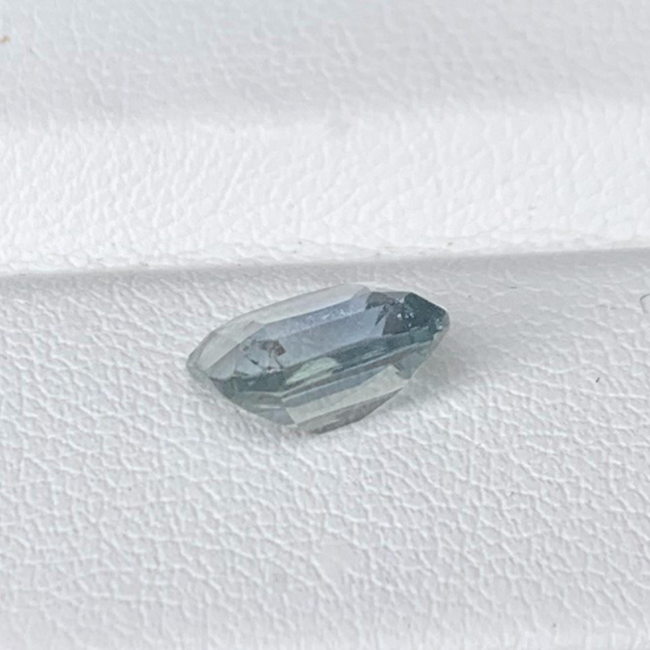Mint Green Sapphire 2.68ct - (UH) - Baza Boutique