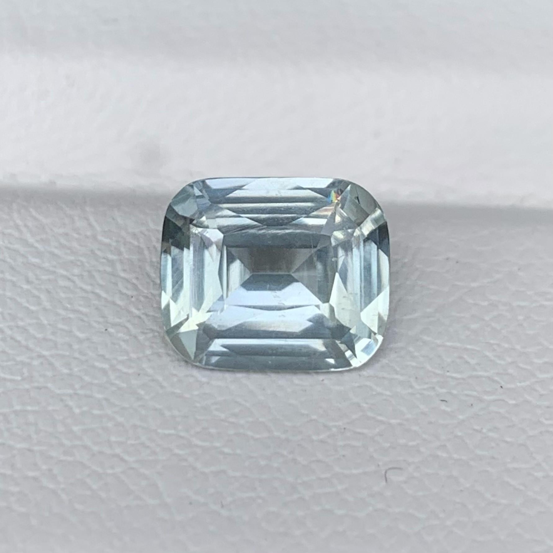 Mint Green Sapphire 2.68ct - (UH) - Baza Boutique