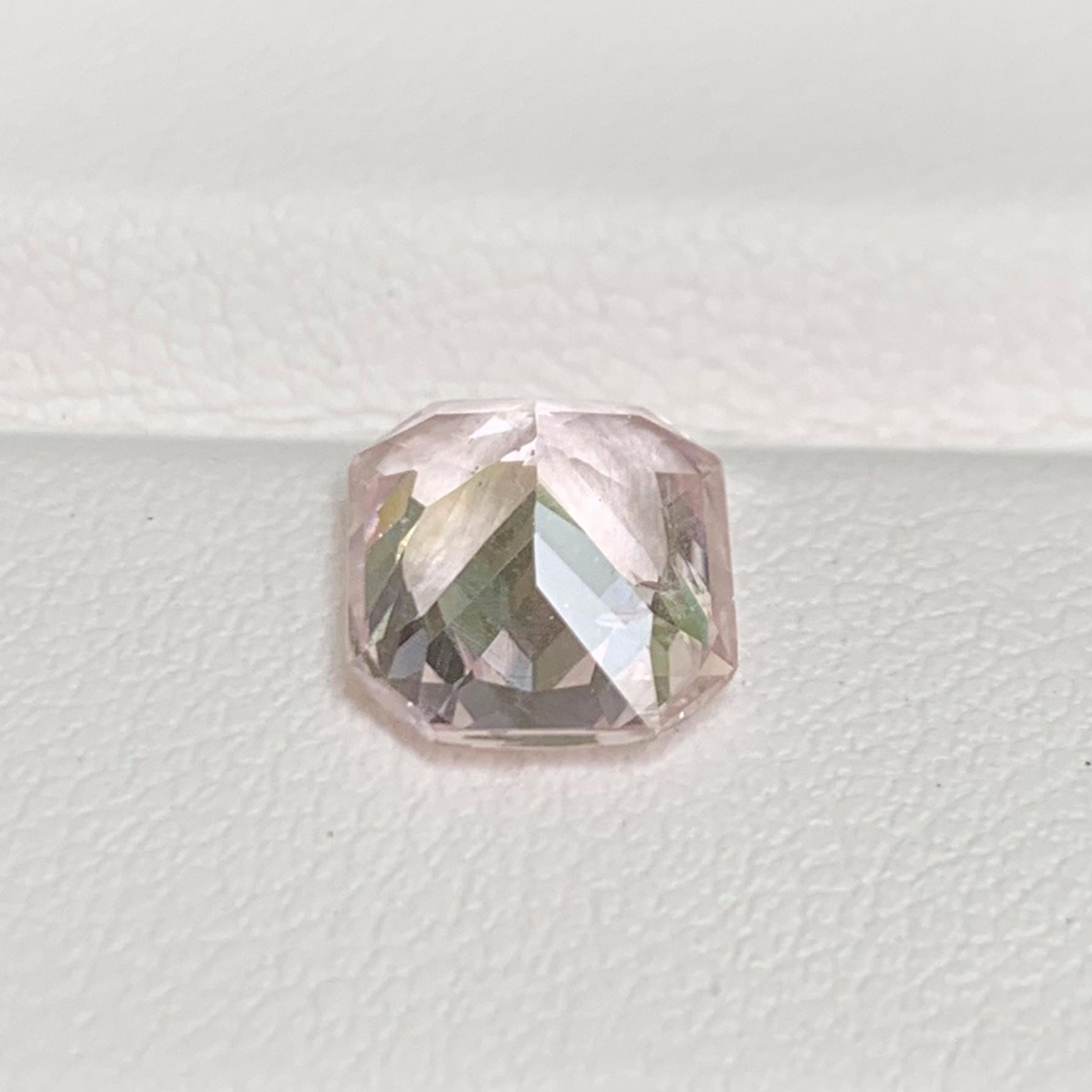 Golden Peach Sapphire 2.67ct - (UH) - Baza Boutique