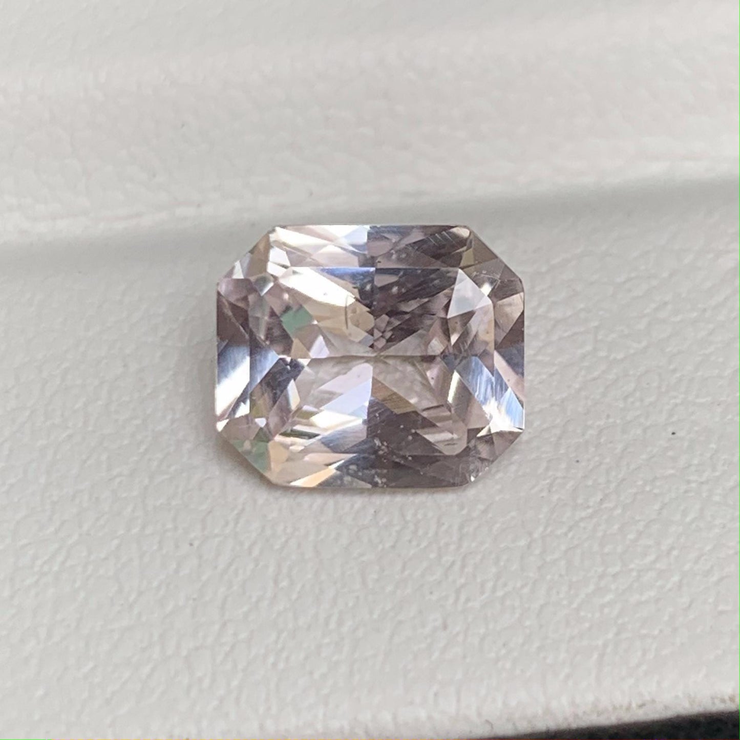 Golden Peach Sapphire 2.67ct - (UH) - Baza Boutique
