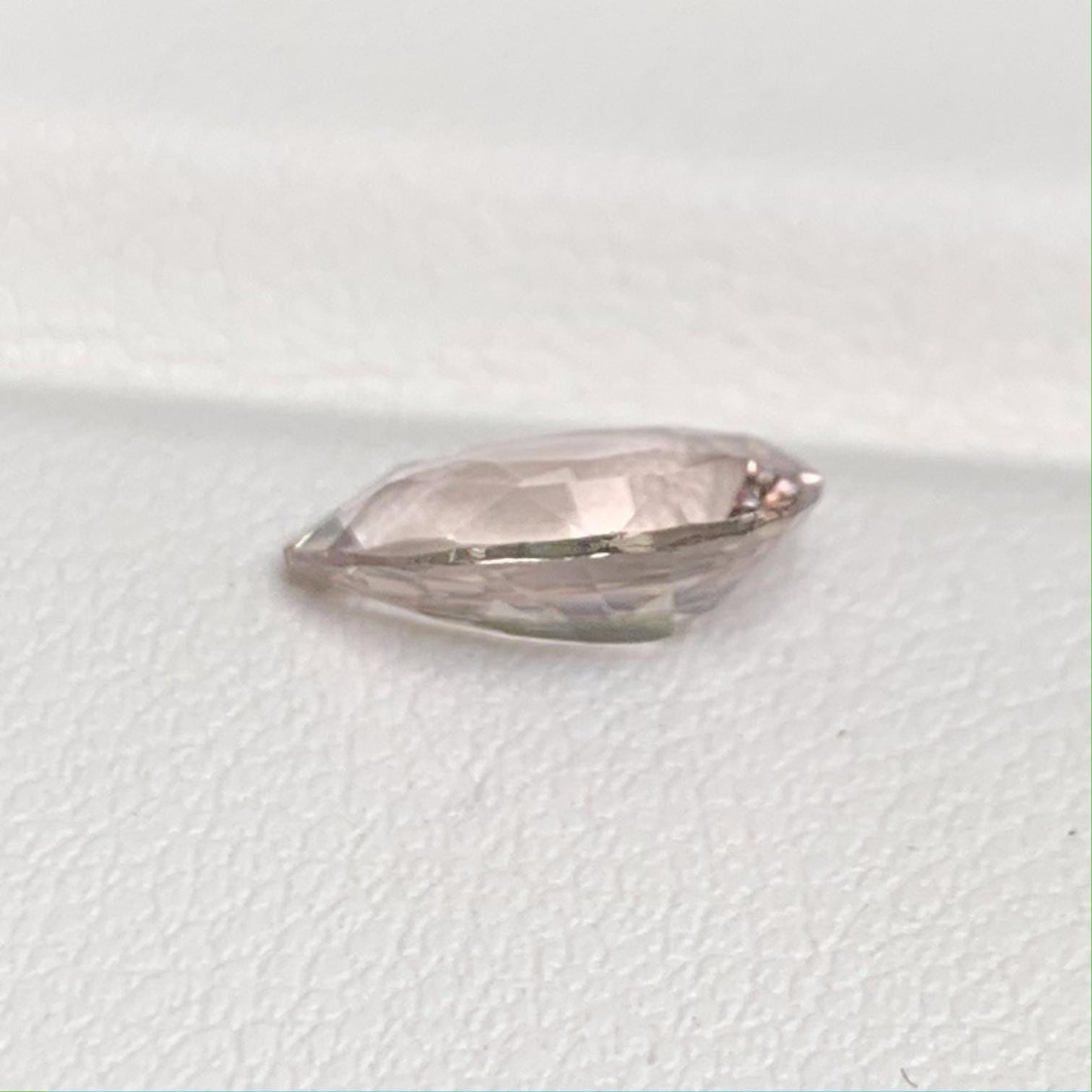 Natural Champagne Peach Sapphire 2.01ct - (UH) - Baza Boutique