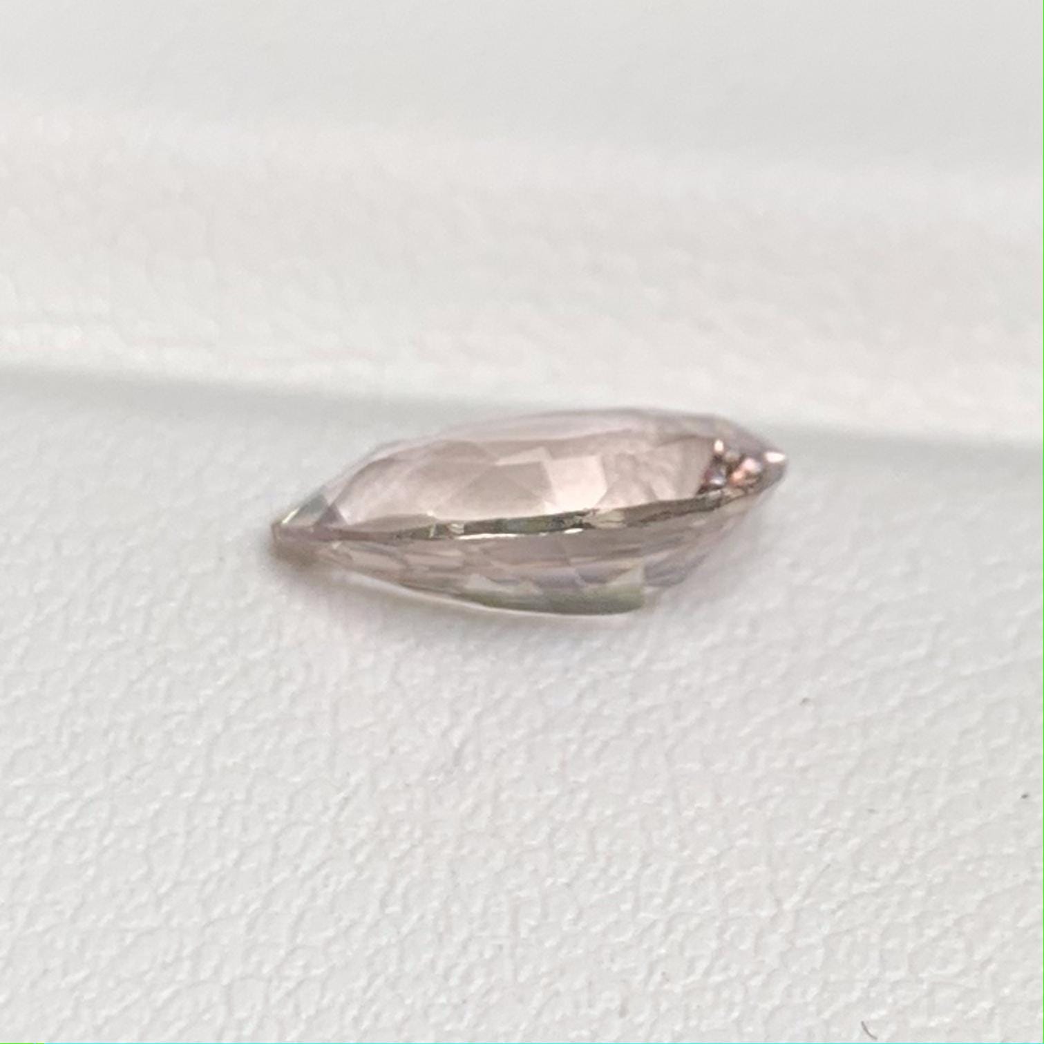 Natural Champagne Peach Sapphire 2.01ct - (UH) - Baza Boutique