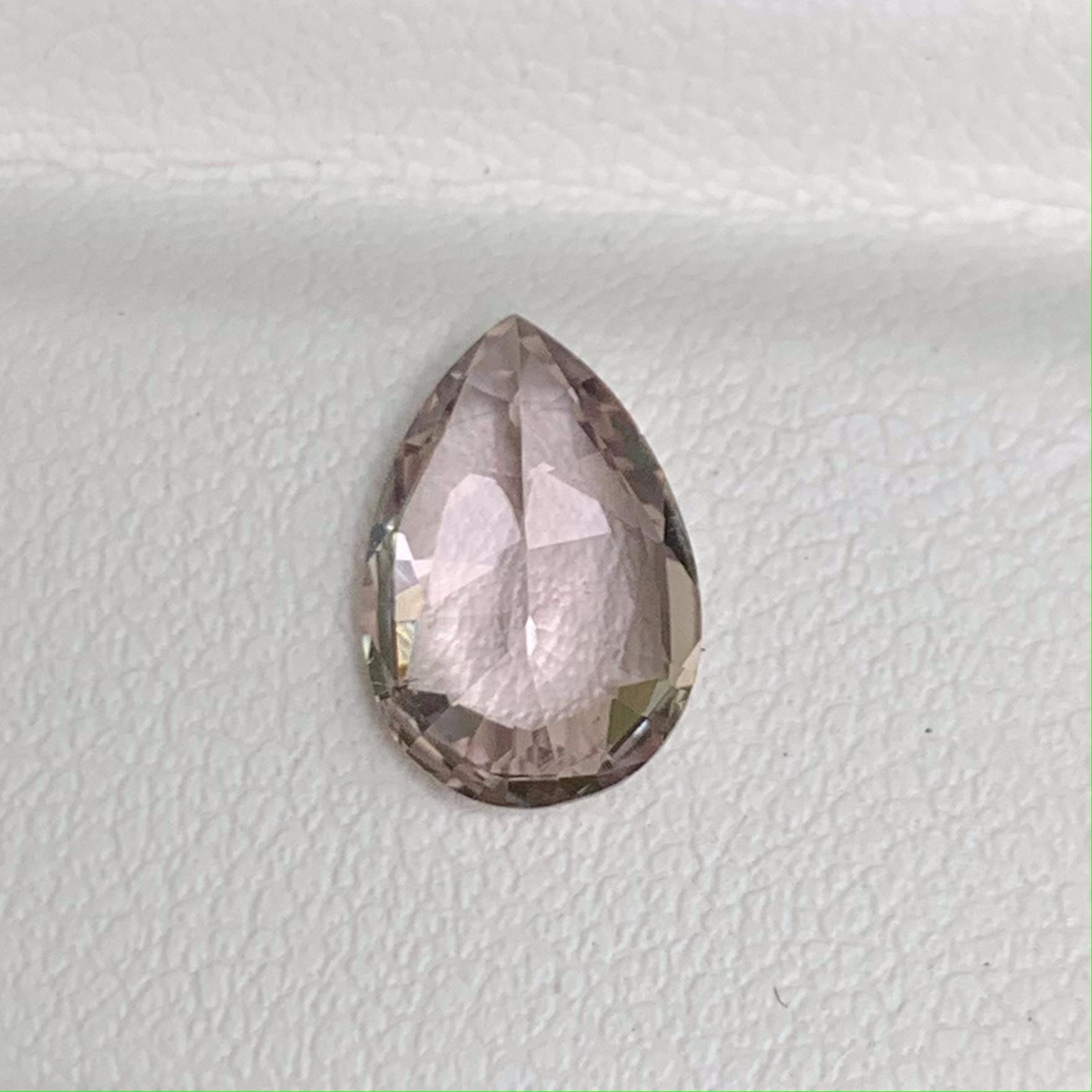Natural Champagne Peach Sapphire 2.01ct - (UH) - Baza Boutique