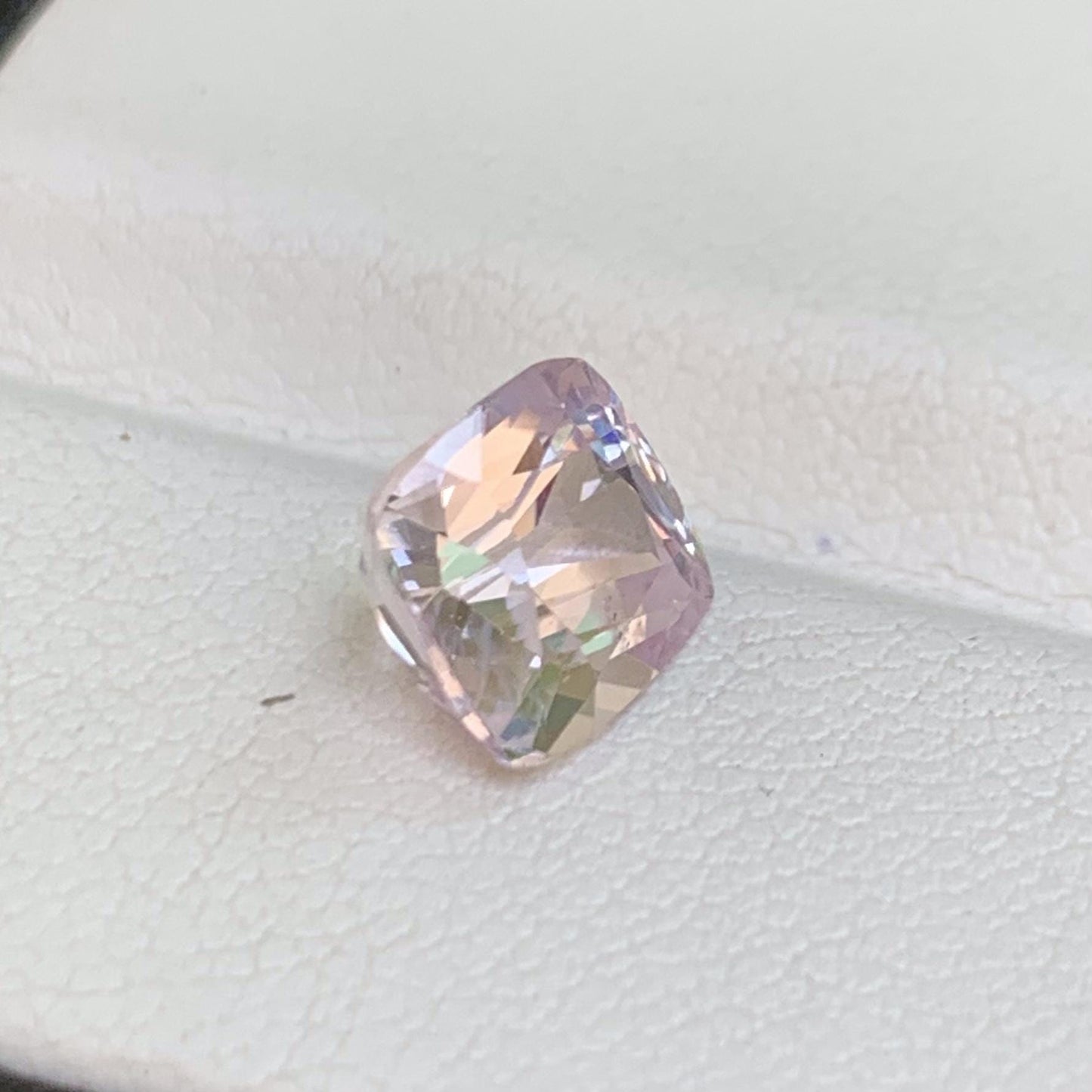 Lavender Peach Sapphire 2.75ct - (UH) - Baza Boutique