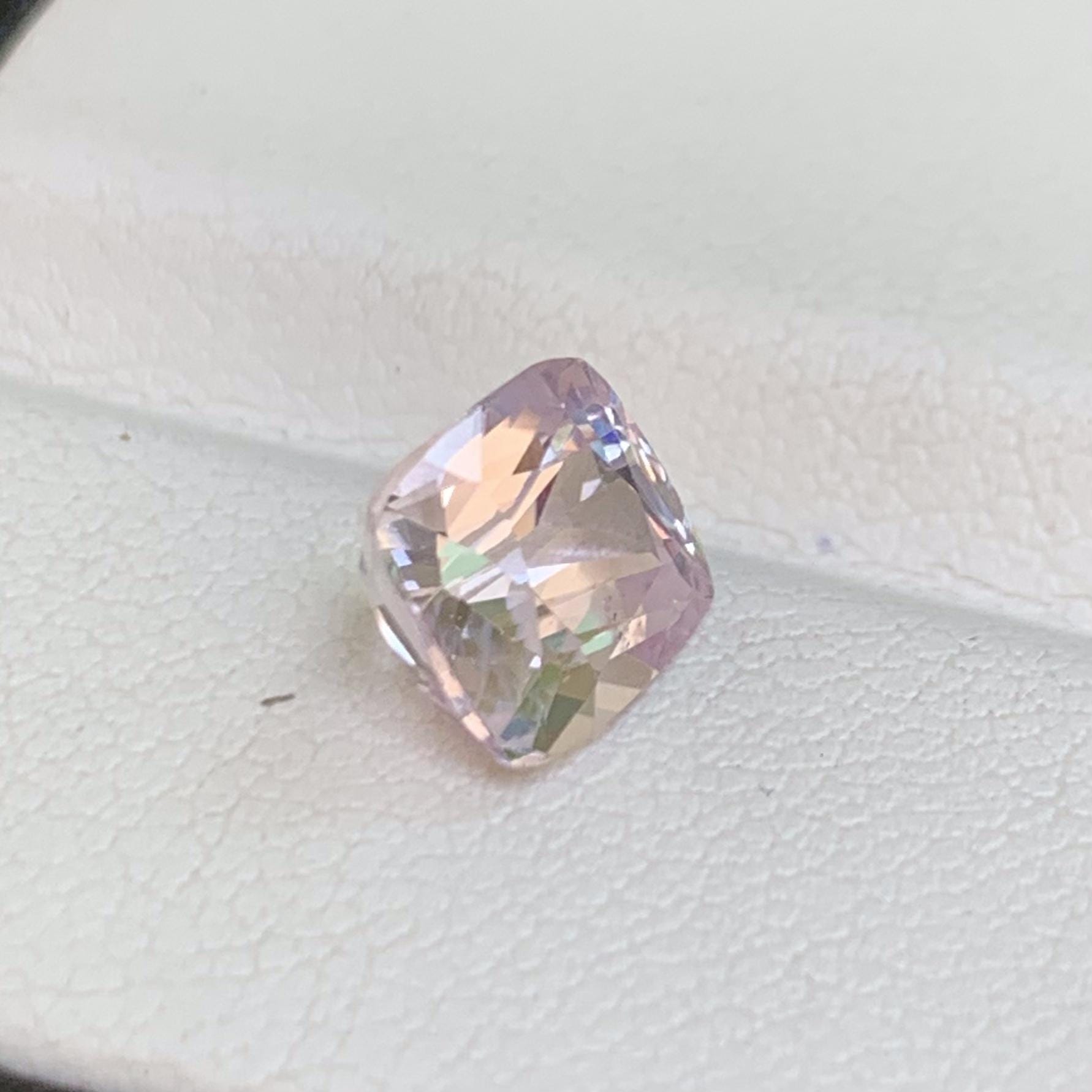 Lavender Peach Sapphire 2.75ct - (UH) - Baza Boutique