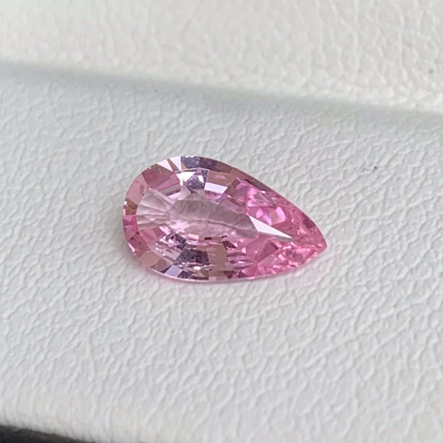 Pink Padparadscha Sapphire 0.83ct - (UH) - Baza Boutique