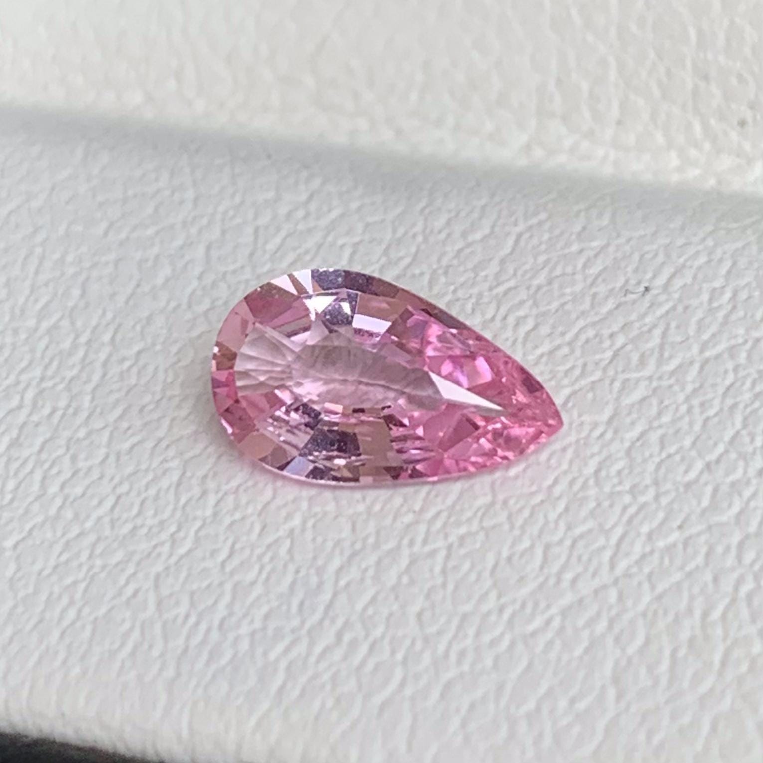 Pink Padparadscha Sapphire 0.83ct - (UH) - Baza Boutique