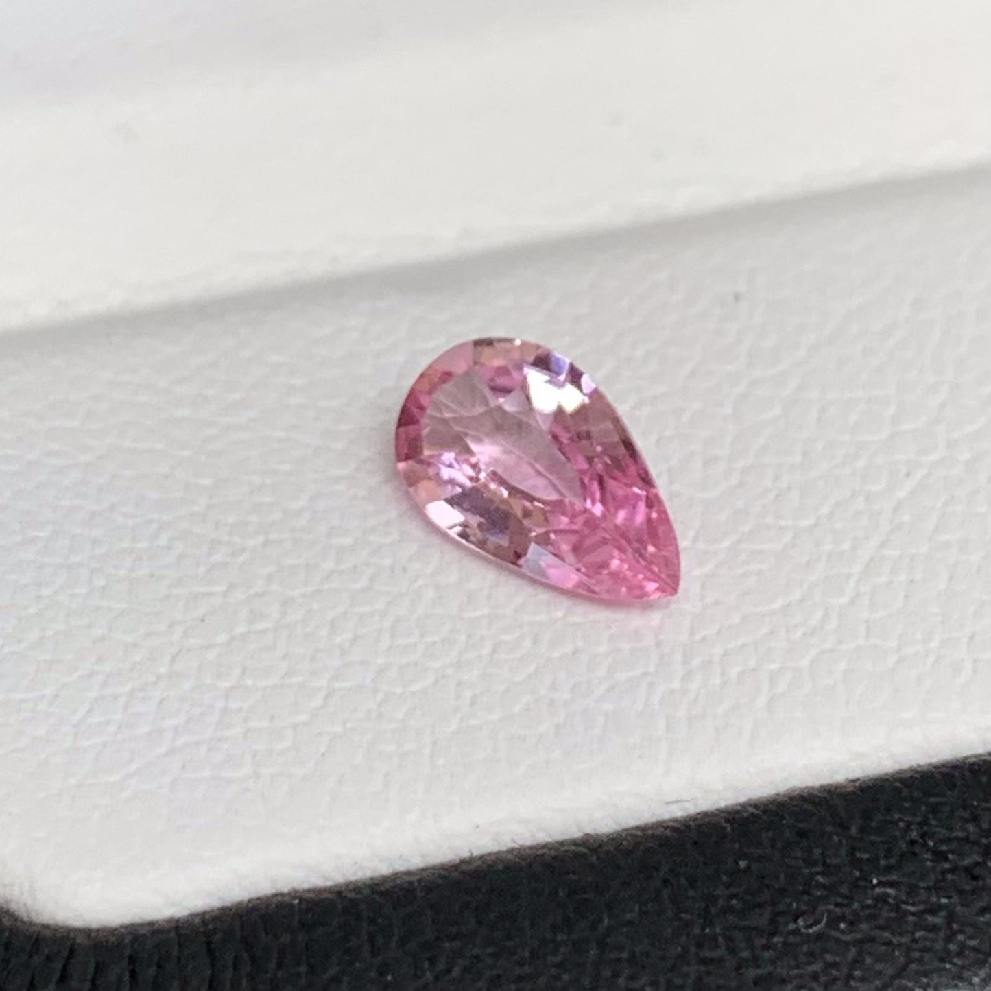 Pink Padparadscha Sapphire 0.83ct - (UH) - Baza Boutique