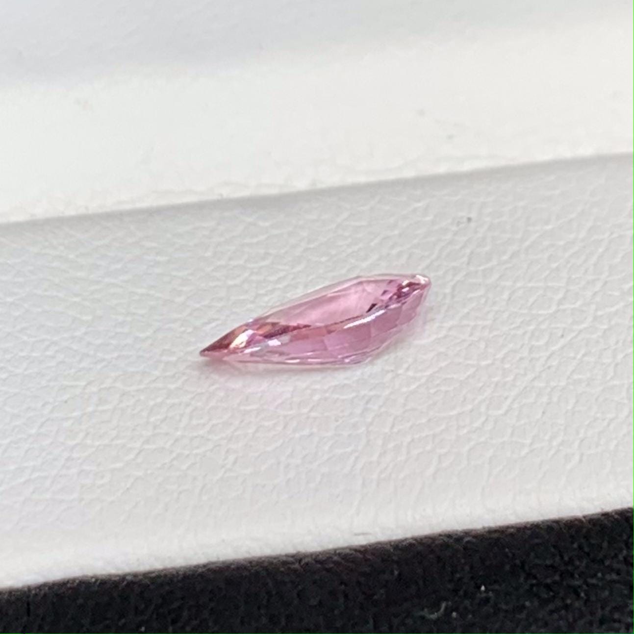 Pink Padparadscha Sapphire 0.83ct - (UH) - Baza Boutique