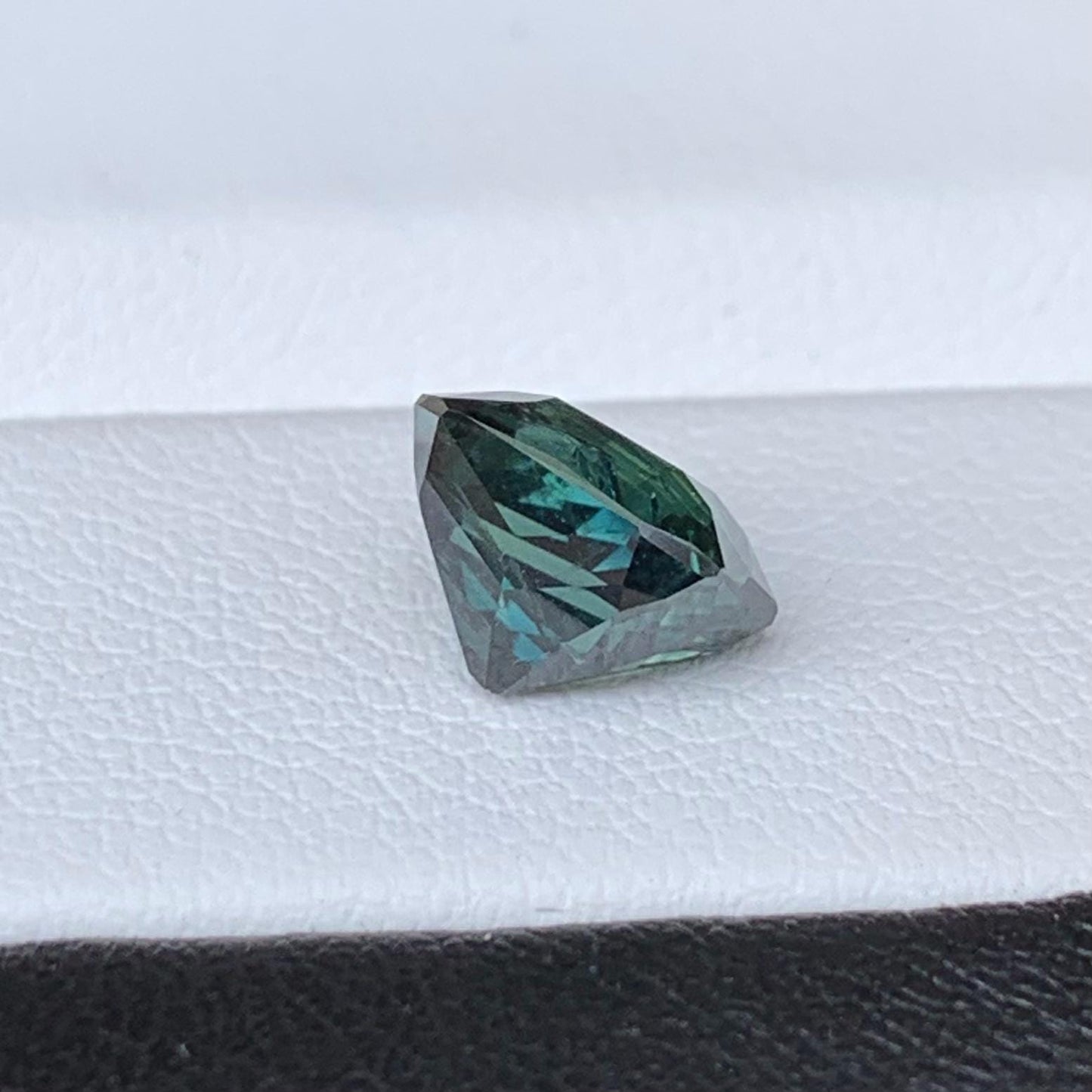 Natural Peacock Teal Sapphire 3.04ct - (UH) - Baza Boutique