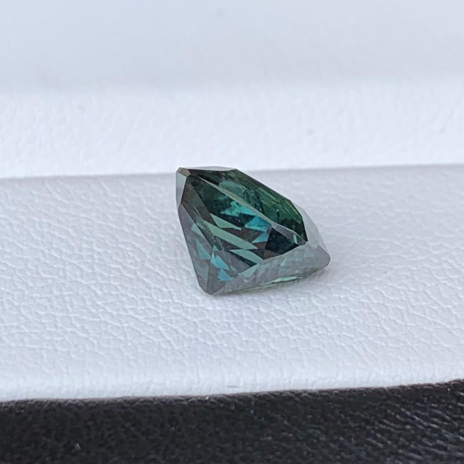 Natural Peacock Teal Sapphire 3.04ct - (UH) - Baza Boutique