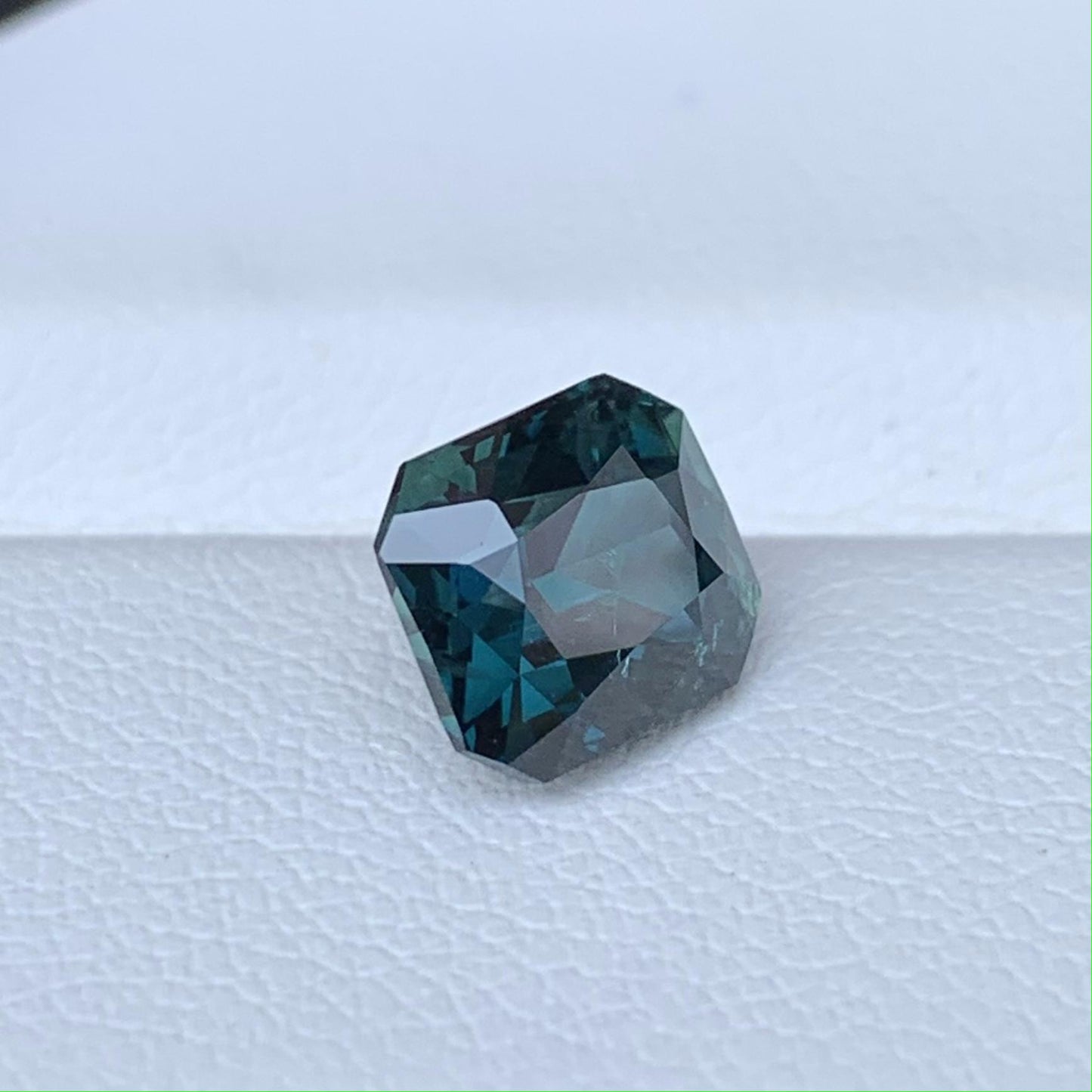 Natural Peacock Teal Sapphire 3.04ct - (UH) - Baza Boutique