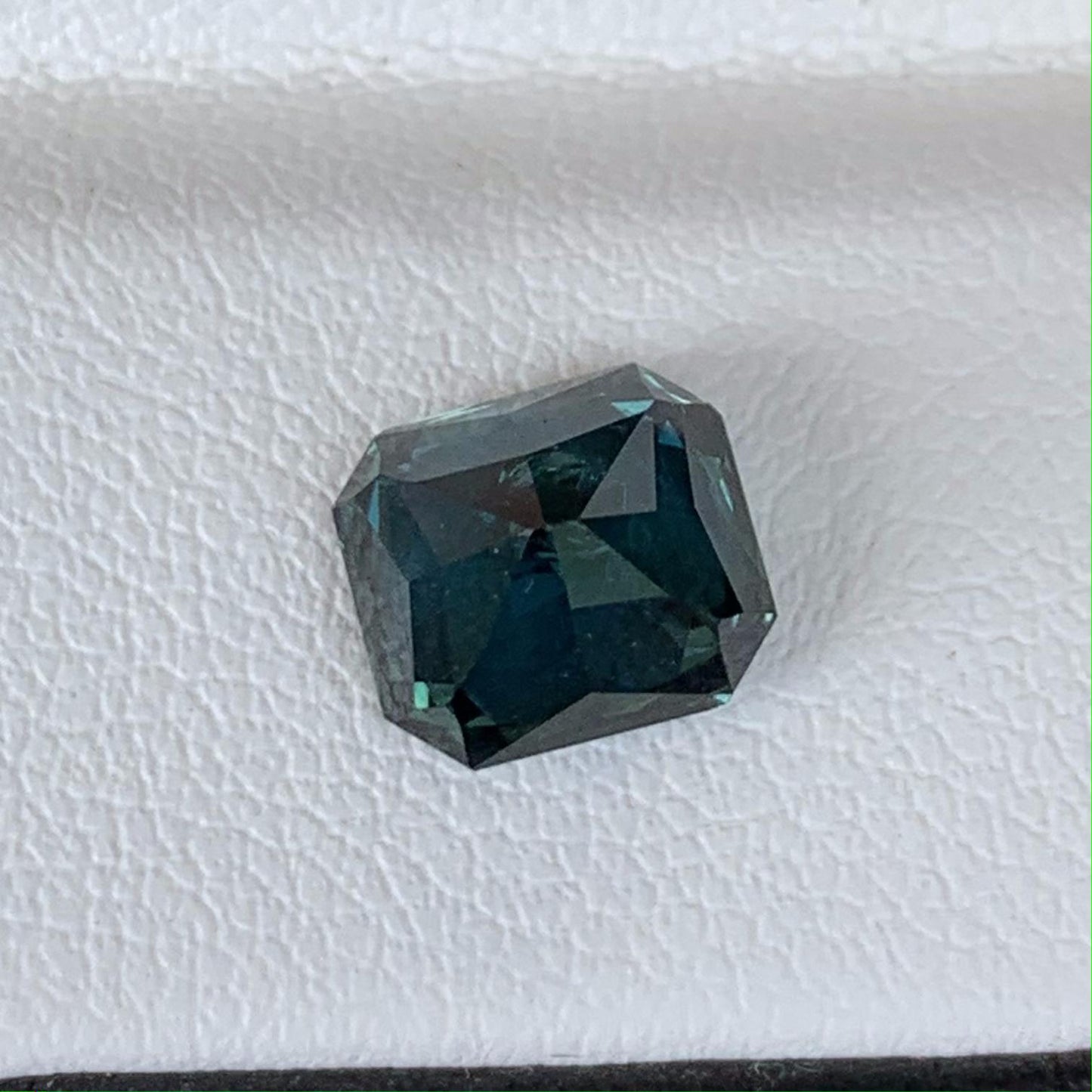 Natural Peacock Teal Sapphire 3.04ct - (UH) - Baza Boutique