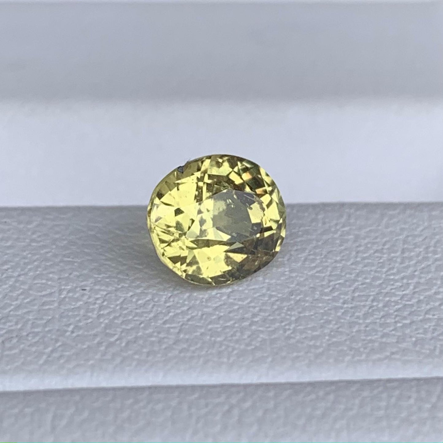 Natural Yellow Sapphire 1.66ct - (UH) - Baza Boutique