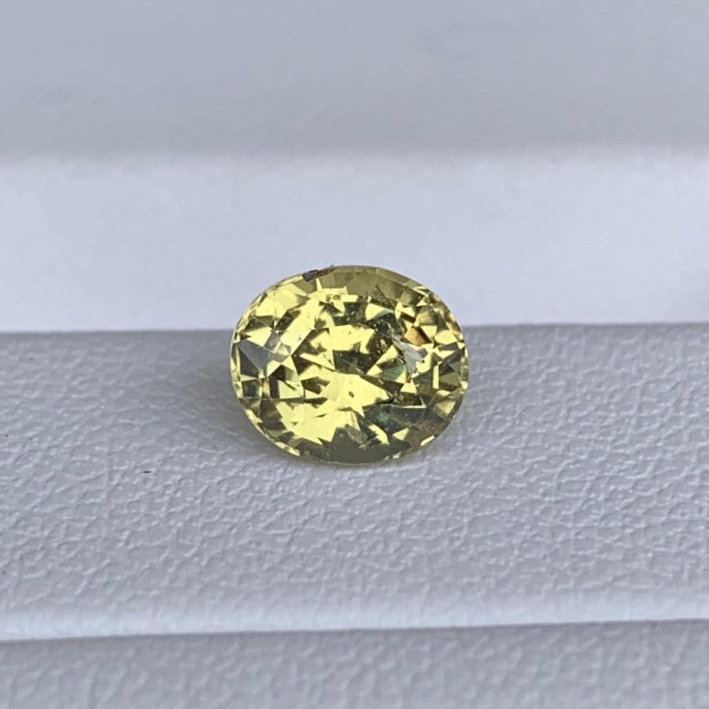 Natural Yellow Sapphire 1.66ct - (UH) - Baza Boutique
