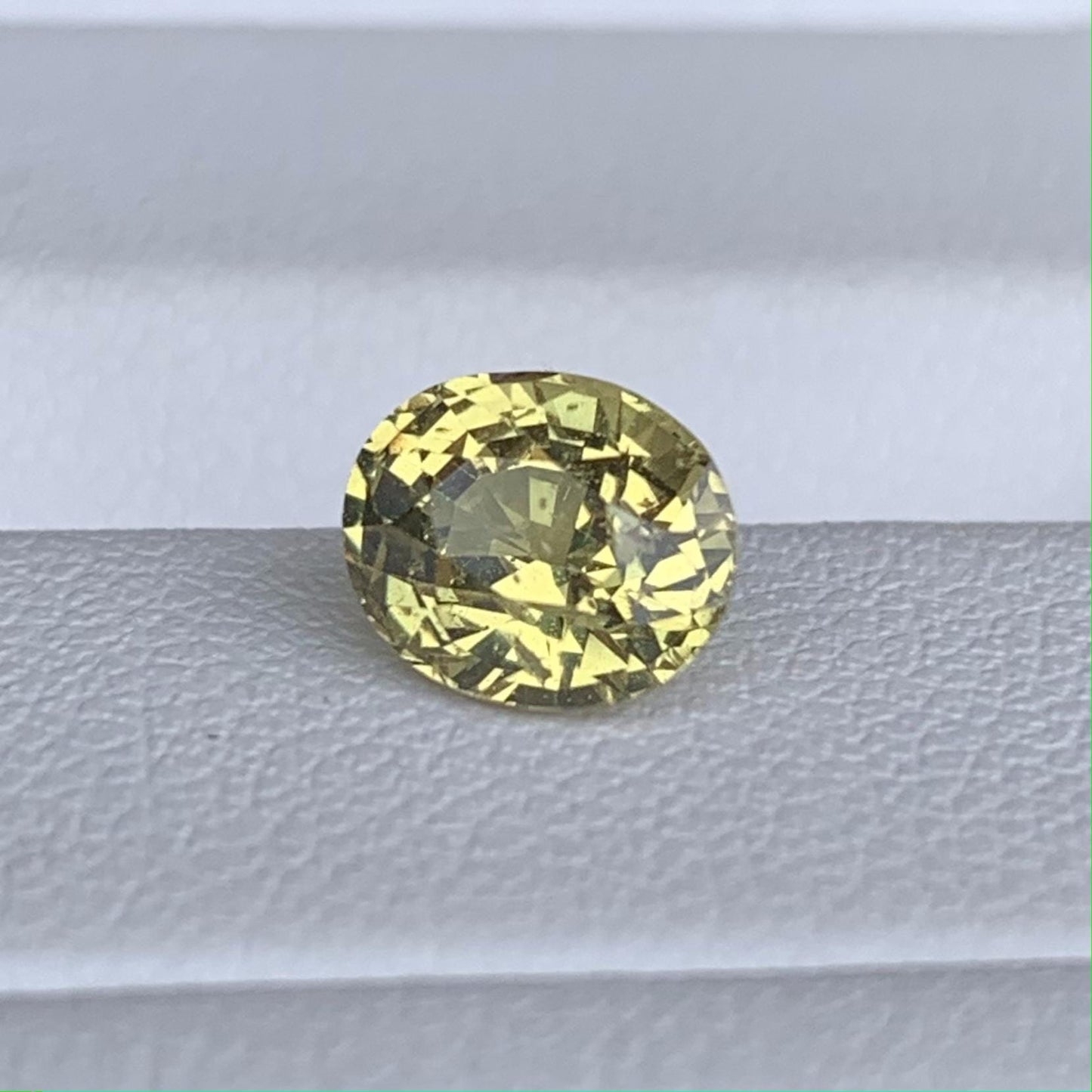 Natural Yellow Sapphire 1.66ct - (UH) - Baza Boutique