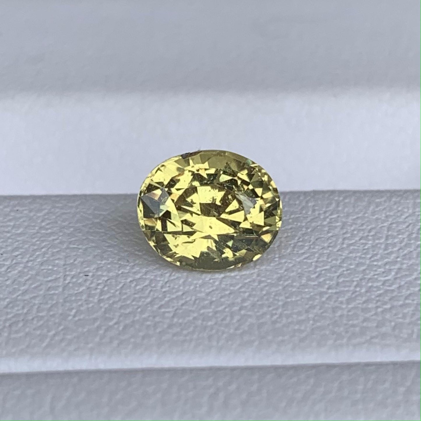 Natural Yellow Sapphire 1.66ct - (UH) - Baza Boutique