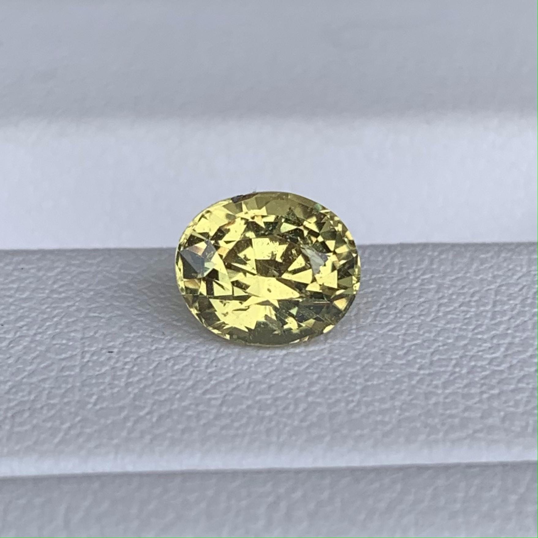 Natural Yellow Sapphire 1.66ct - (UH) - Baza Boutique