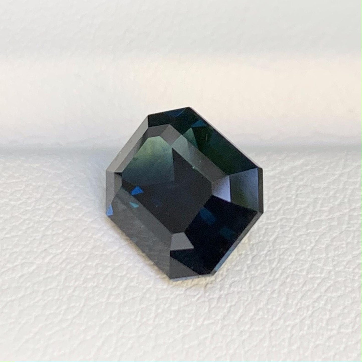 Natural Deep Blue Sapphire 4.03ct - (H)